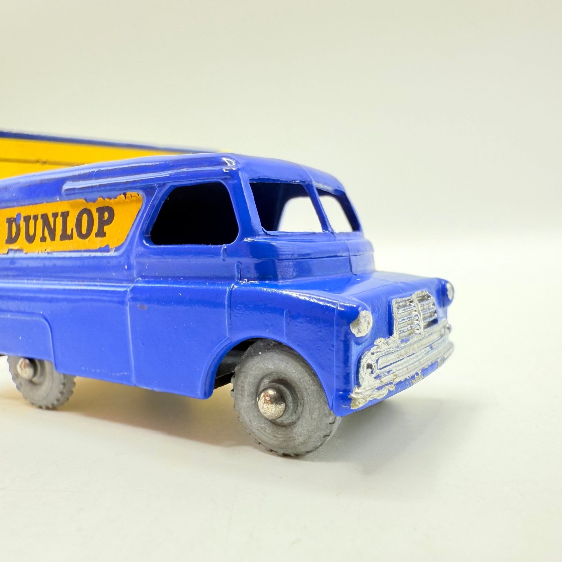 Matchbox Lesney 25a Bedford Dunlop Van MW - Magic Matchbox