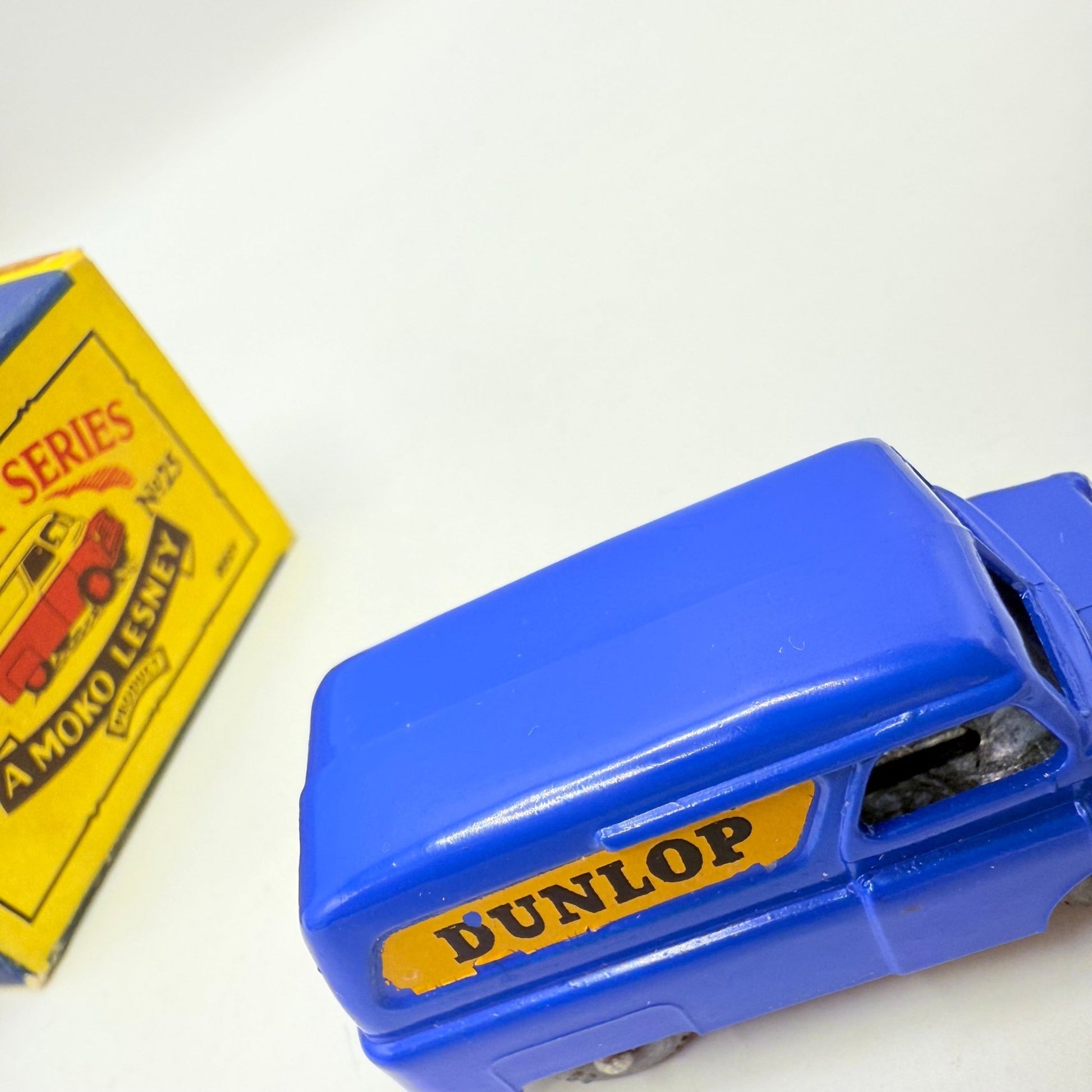 Matchbox Lesney 25a Bedford Dunlop Van MW - Magic Matchbox