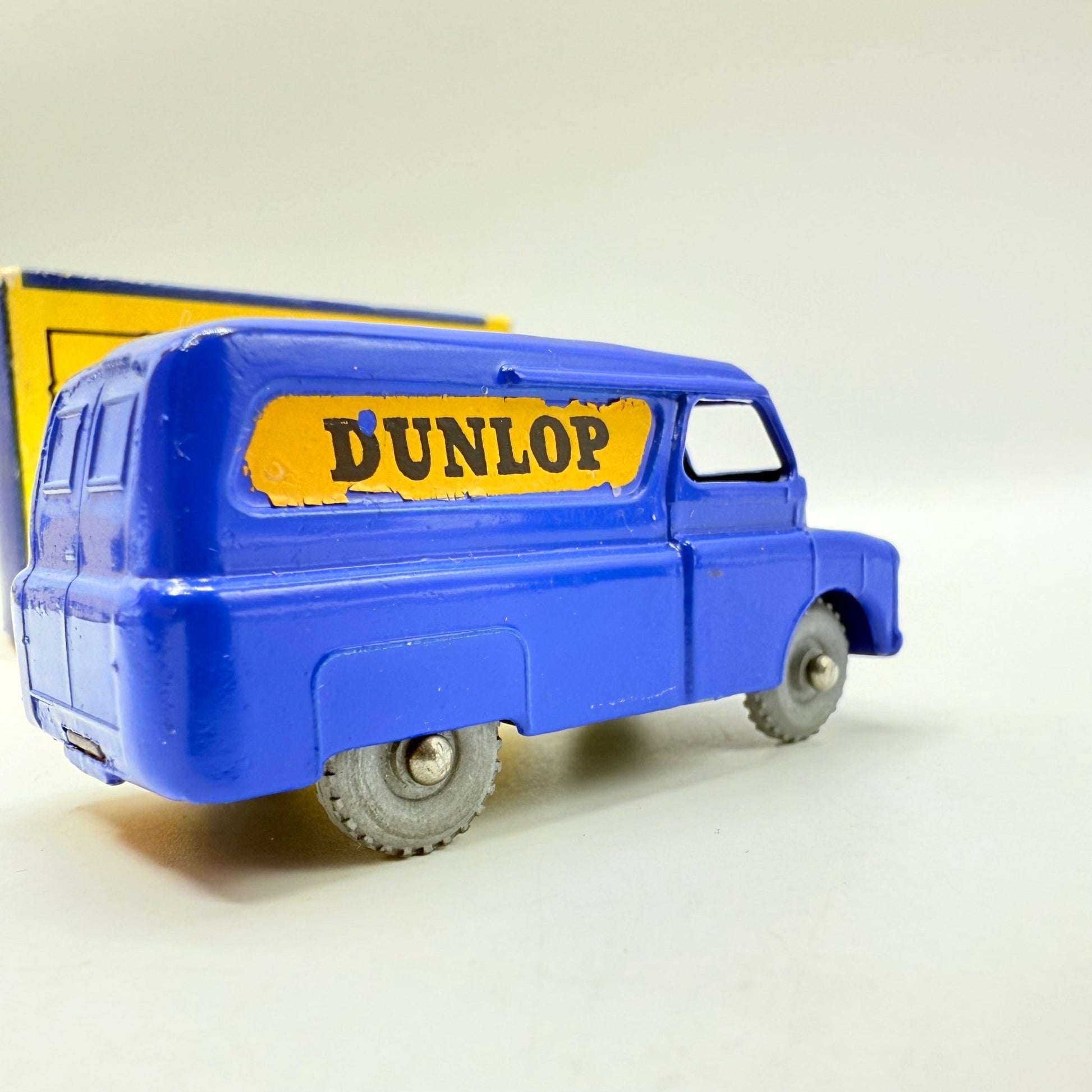 Matchbox Lesney 25a Bedford Dunlop Van MW - Magic Matchbox