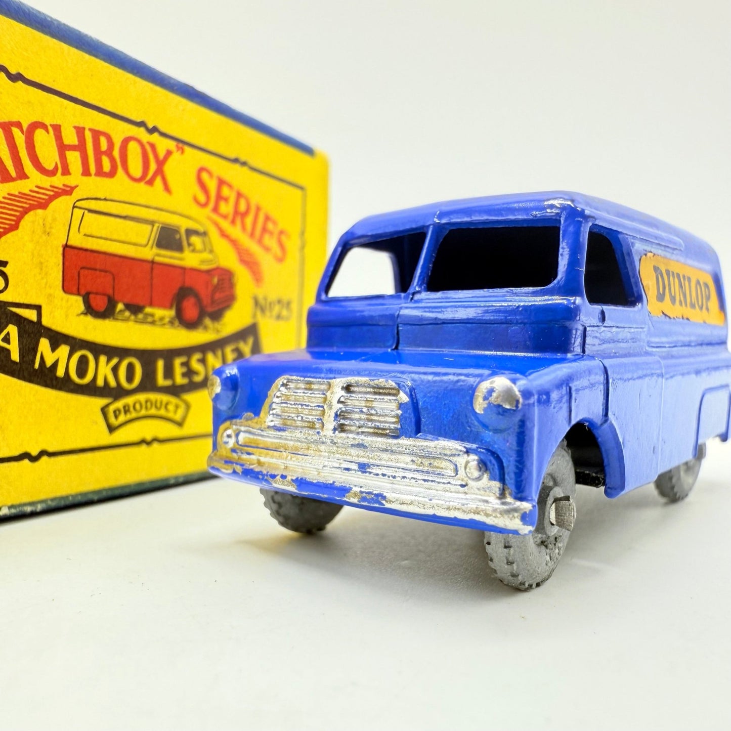 Matchbox Lesney 25a Bedford Dunlop Van MW - Magic Matchbox