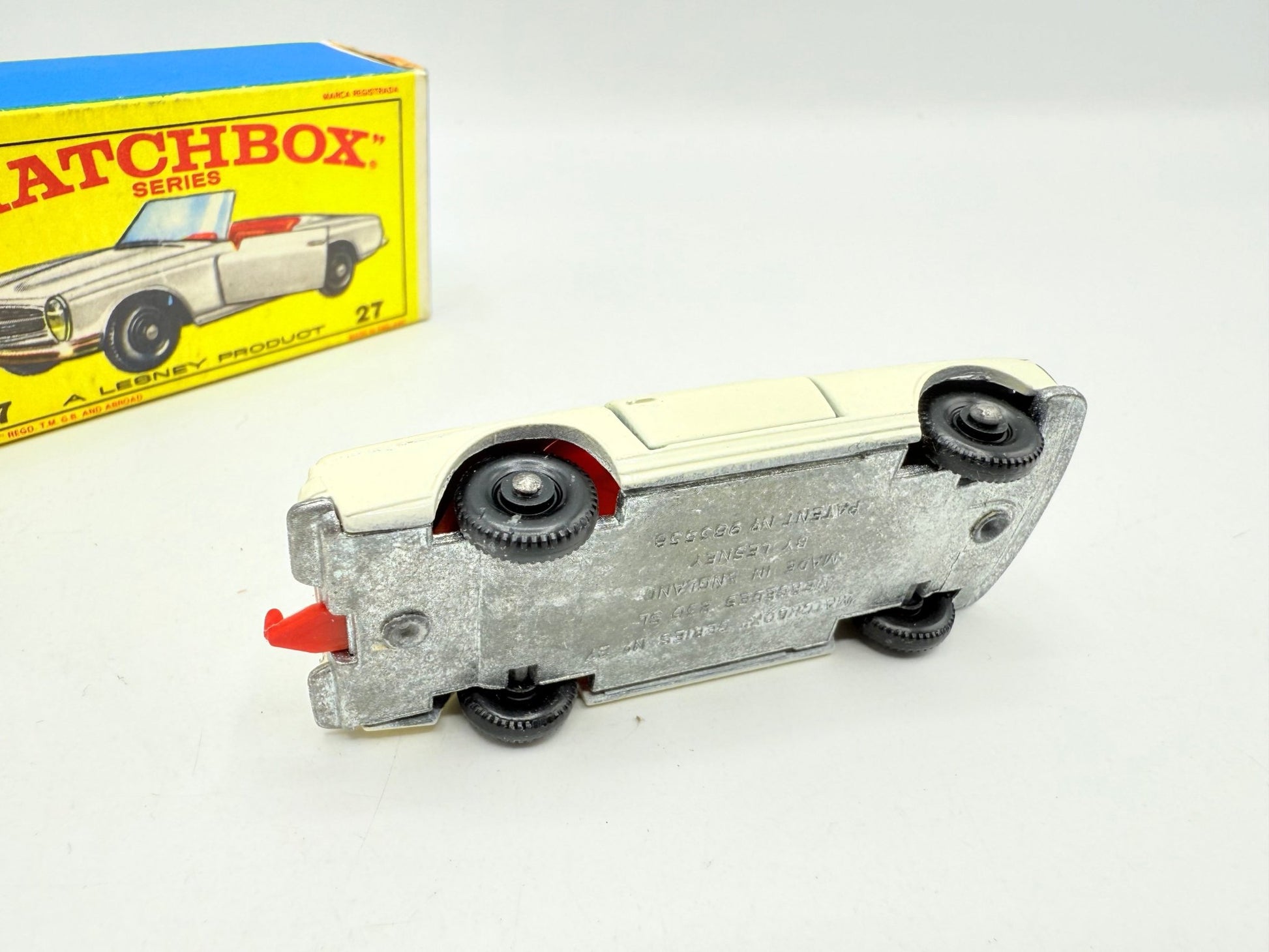 Matchbox Lesney 27d Mercedes - Benz 230SL - Magic Matchbox