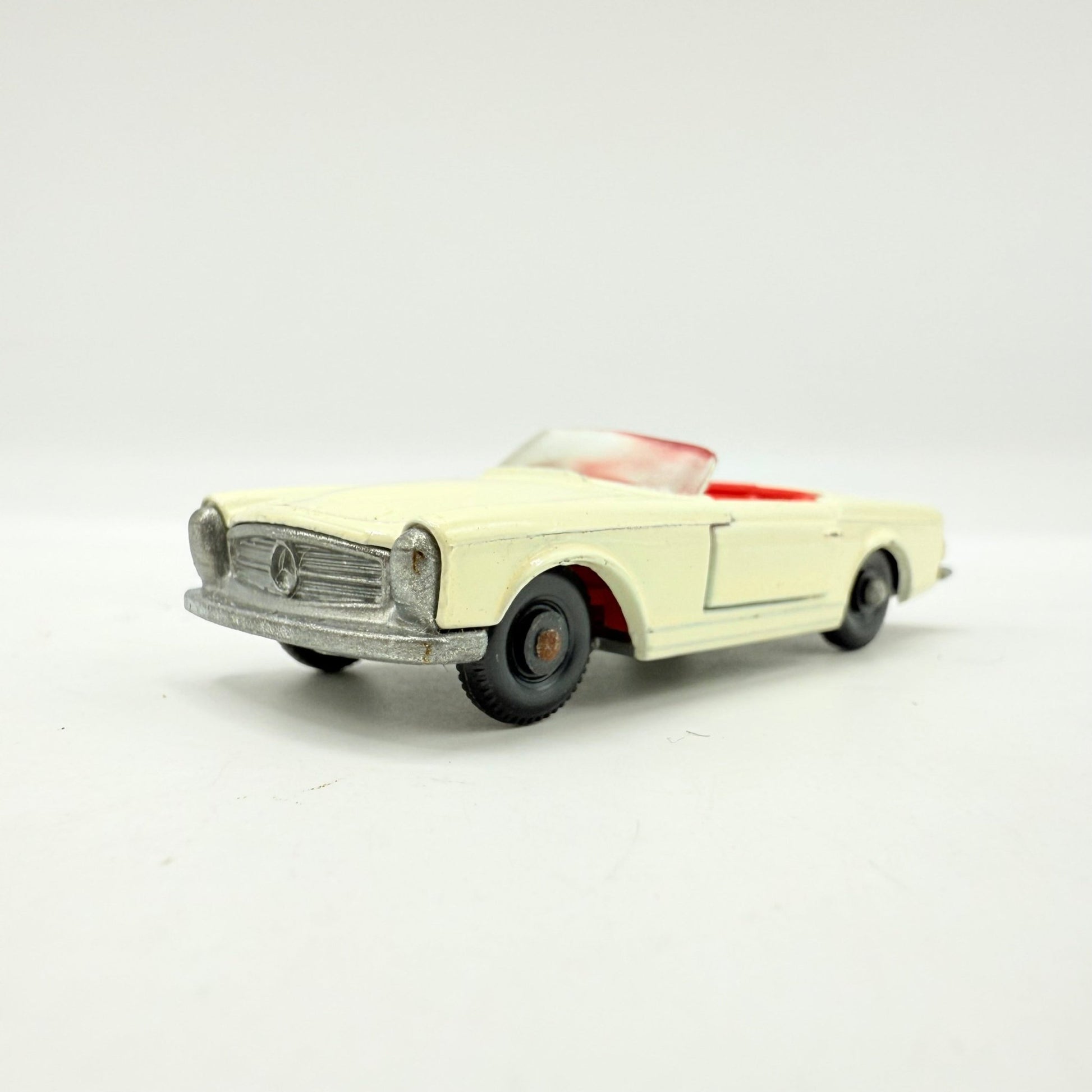 Matchbox Lesney 27d Mercedes - Benz 230SL - Magic Matchbox