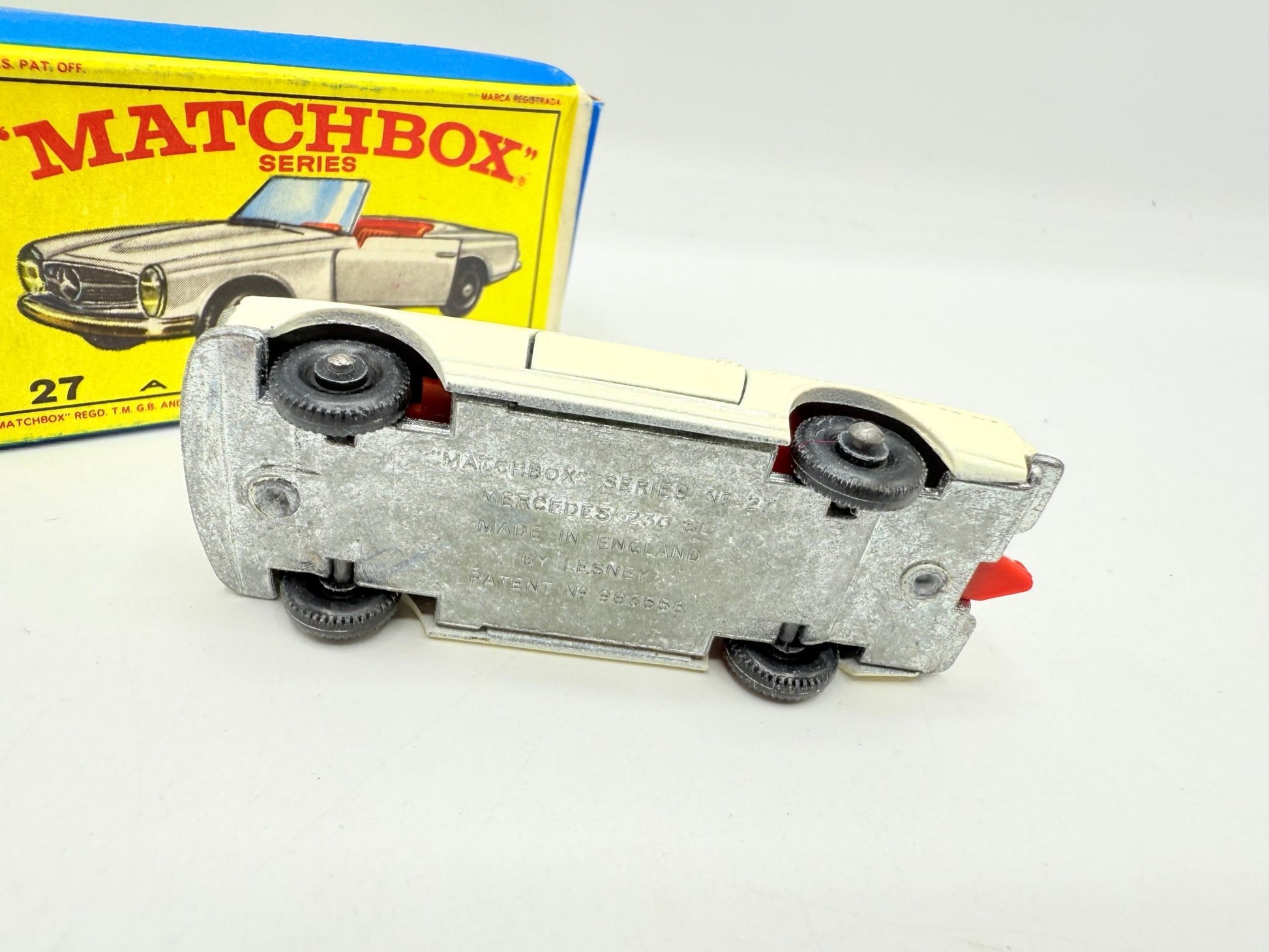 Matchbox Lesney 27d Mercedes - Benz 230SL - Magic Matchbox