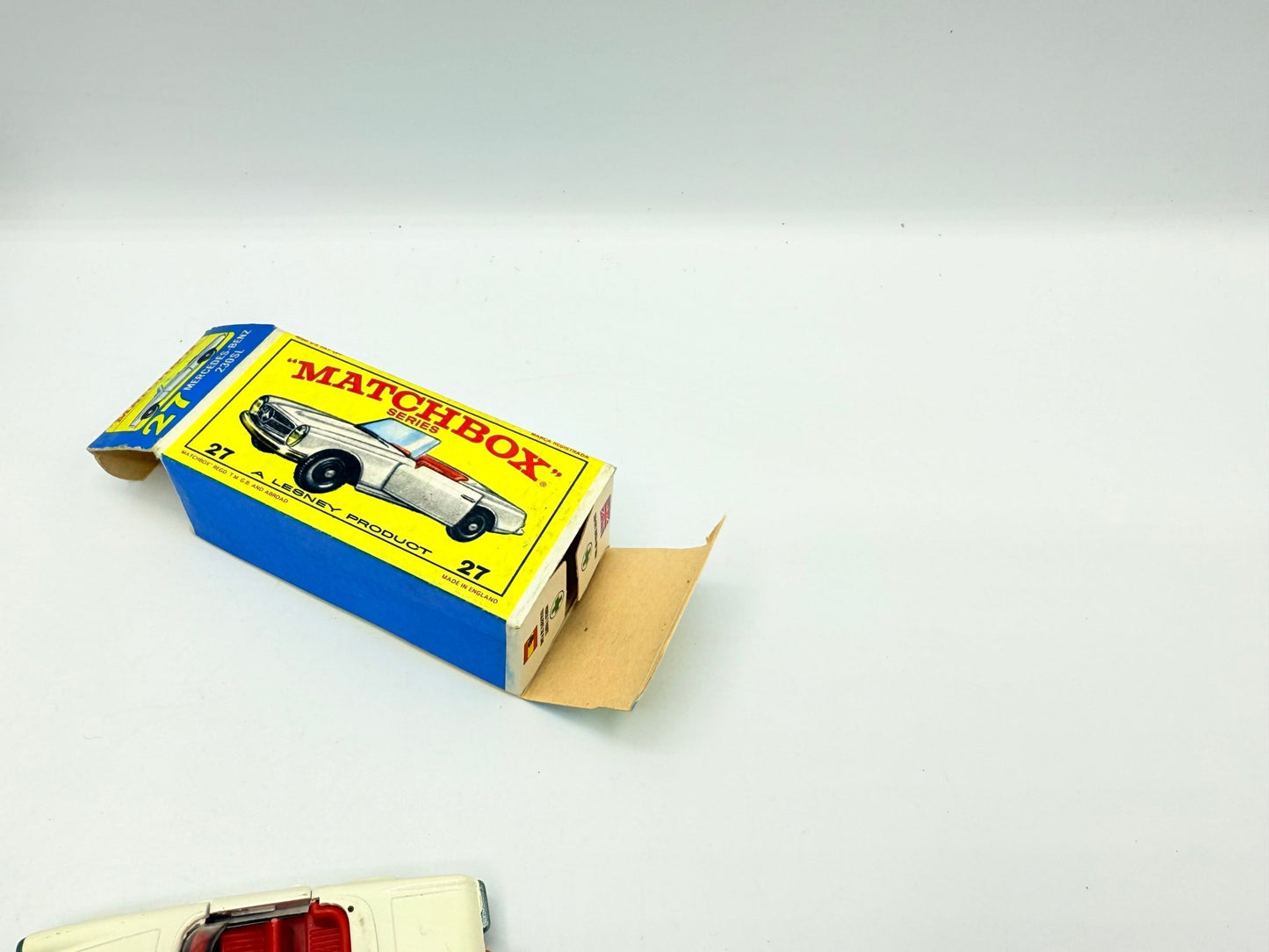 Matchbox Lesney 27d Mercedes - Benz 230SL - Magic Matchbox
