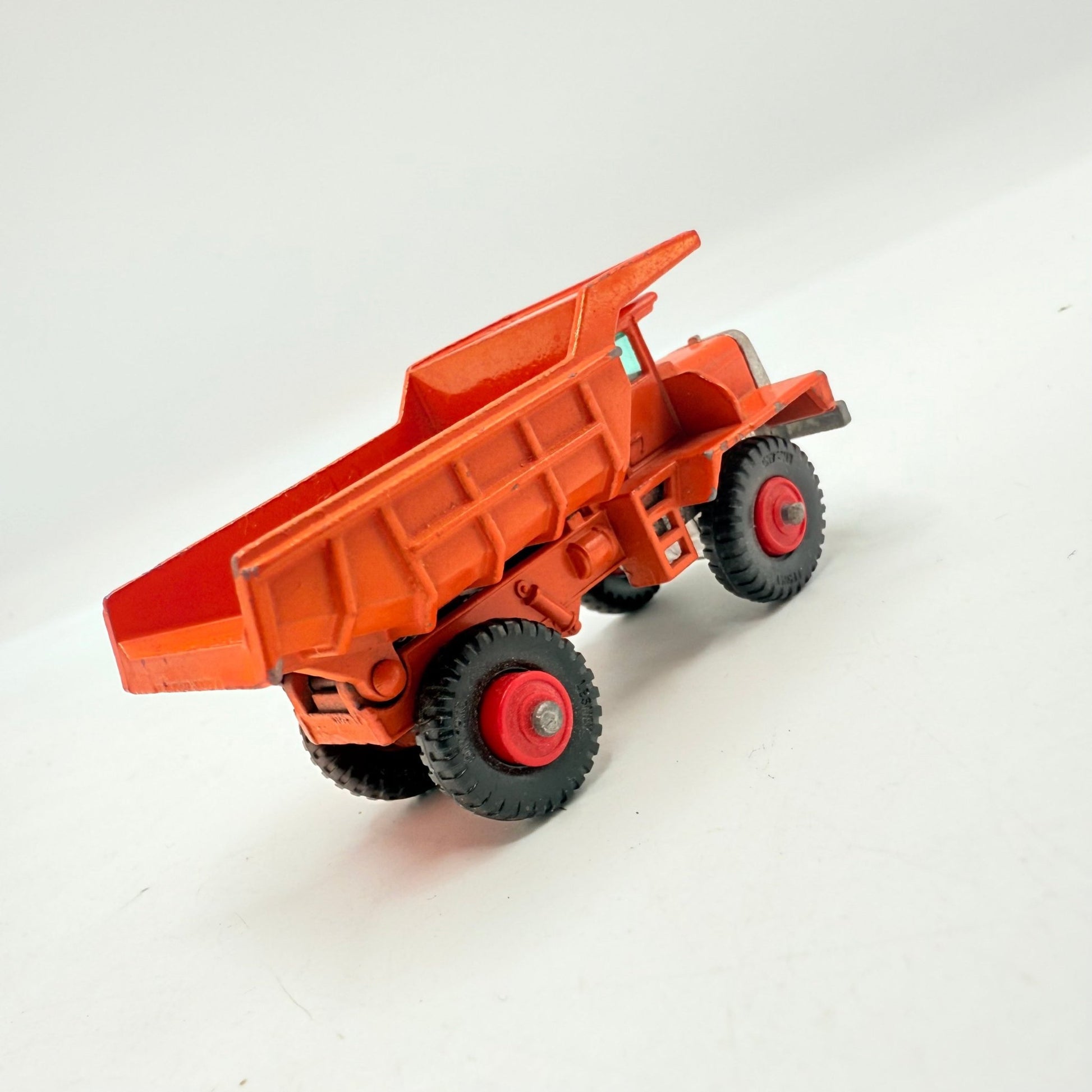 Matchbox Lesney 28d Mack Dump Truck With Red Hubs - Magic Matchbox