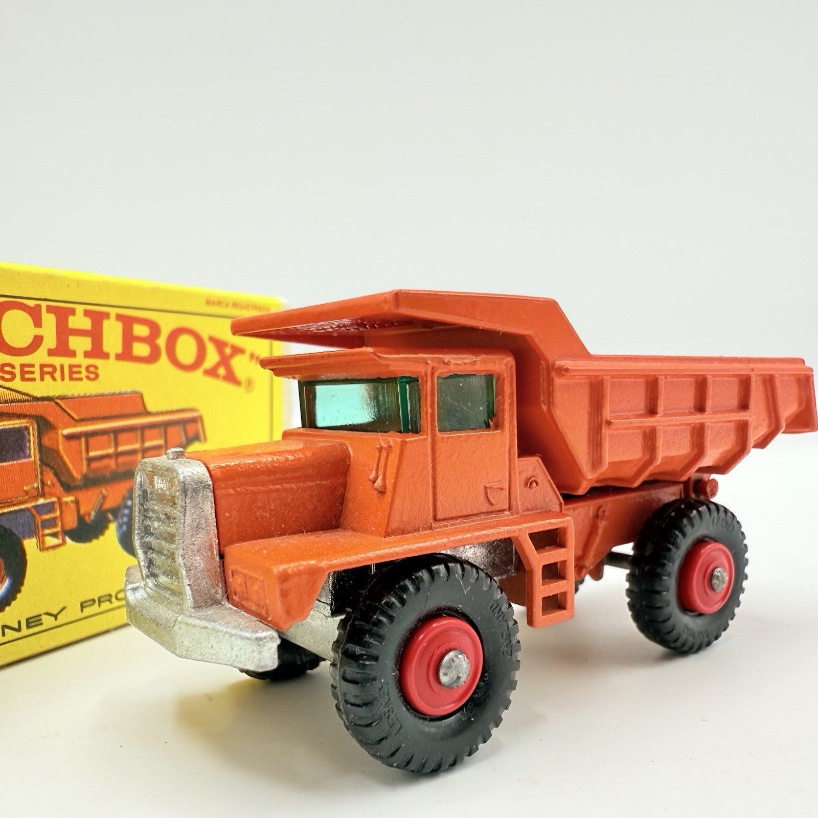 Matchbox Lesney 28d Mack Dump Truck With Red Hubs - Magic Matchbox
