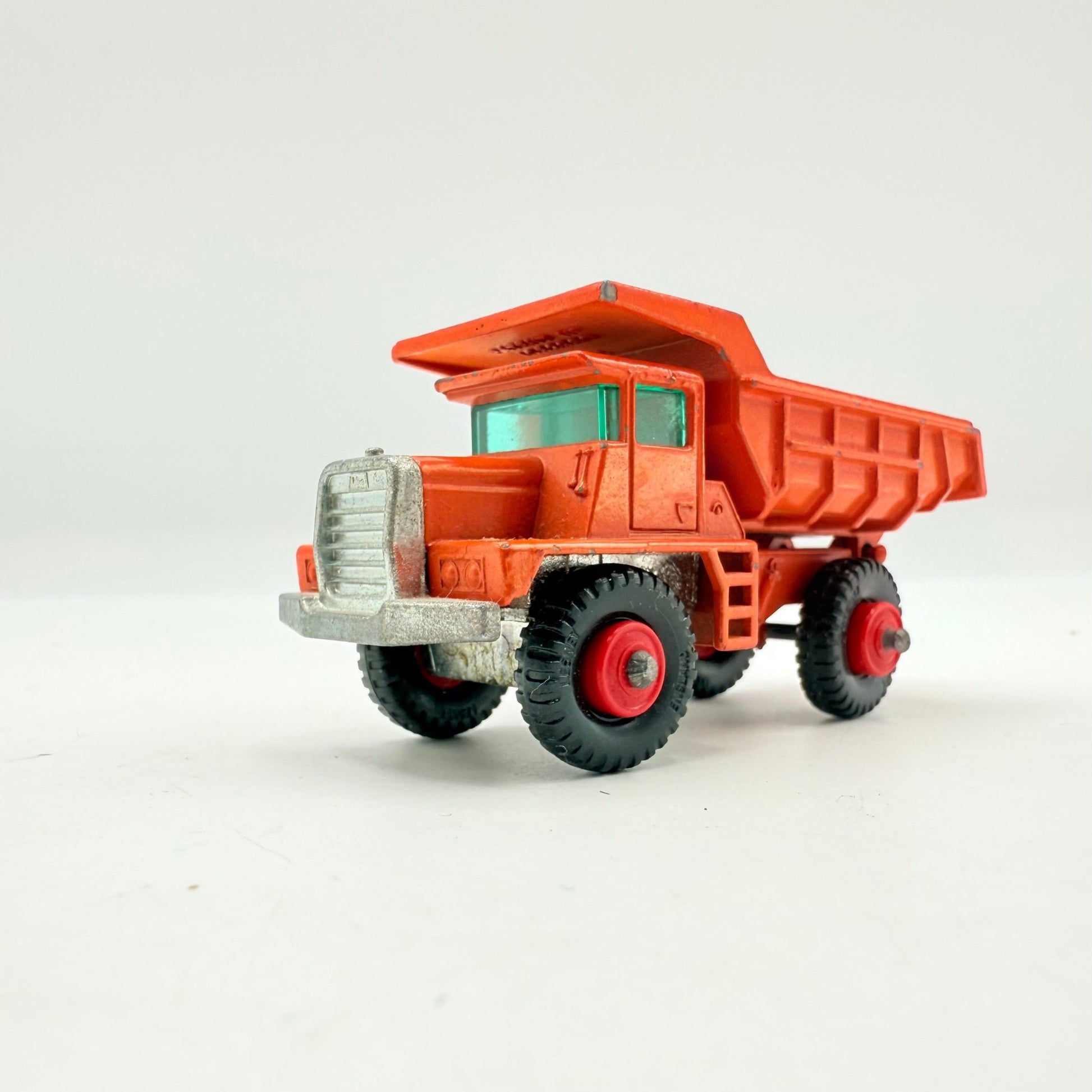 Matchbox Lesney 28d Mack Dump Truck With Red Hubs - Magic Matchbox