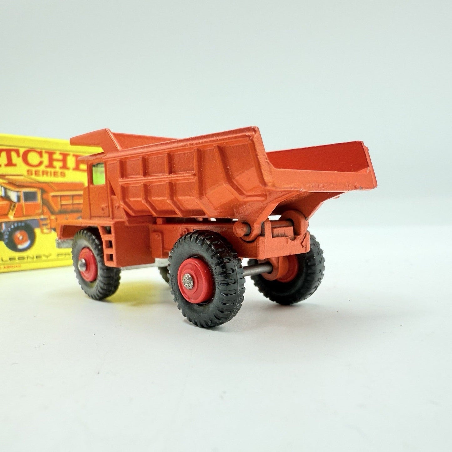 Matchbox Lesney 28d Mack Dump Truck With Red Hubs - Magic Matchbox