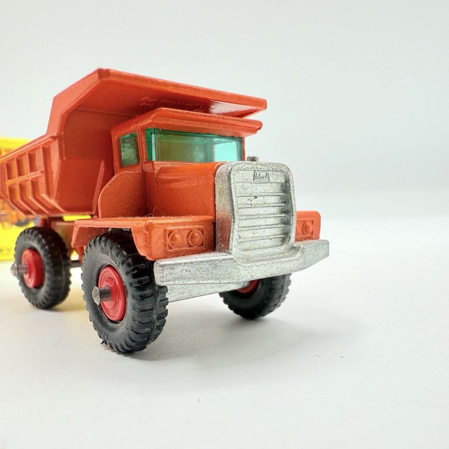 Matchbox Lesney 28d Mack Dump Truck With Red Hubs - Magic Matchbox