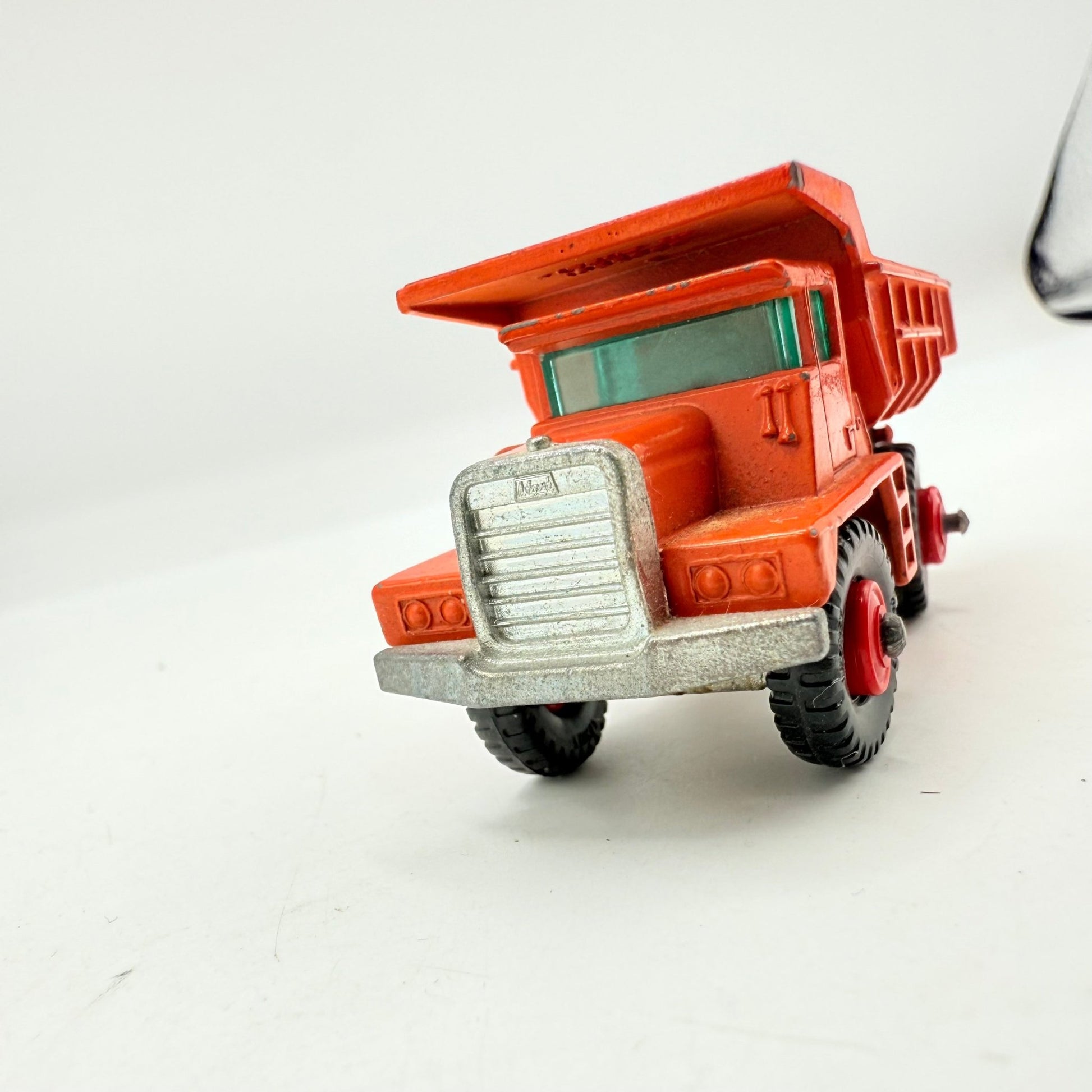Matchbox Lesney 28d Mack Dump Truck With Red Hubs - Magic Matchbox