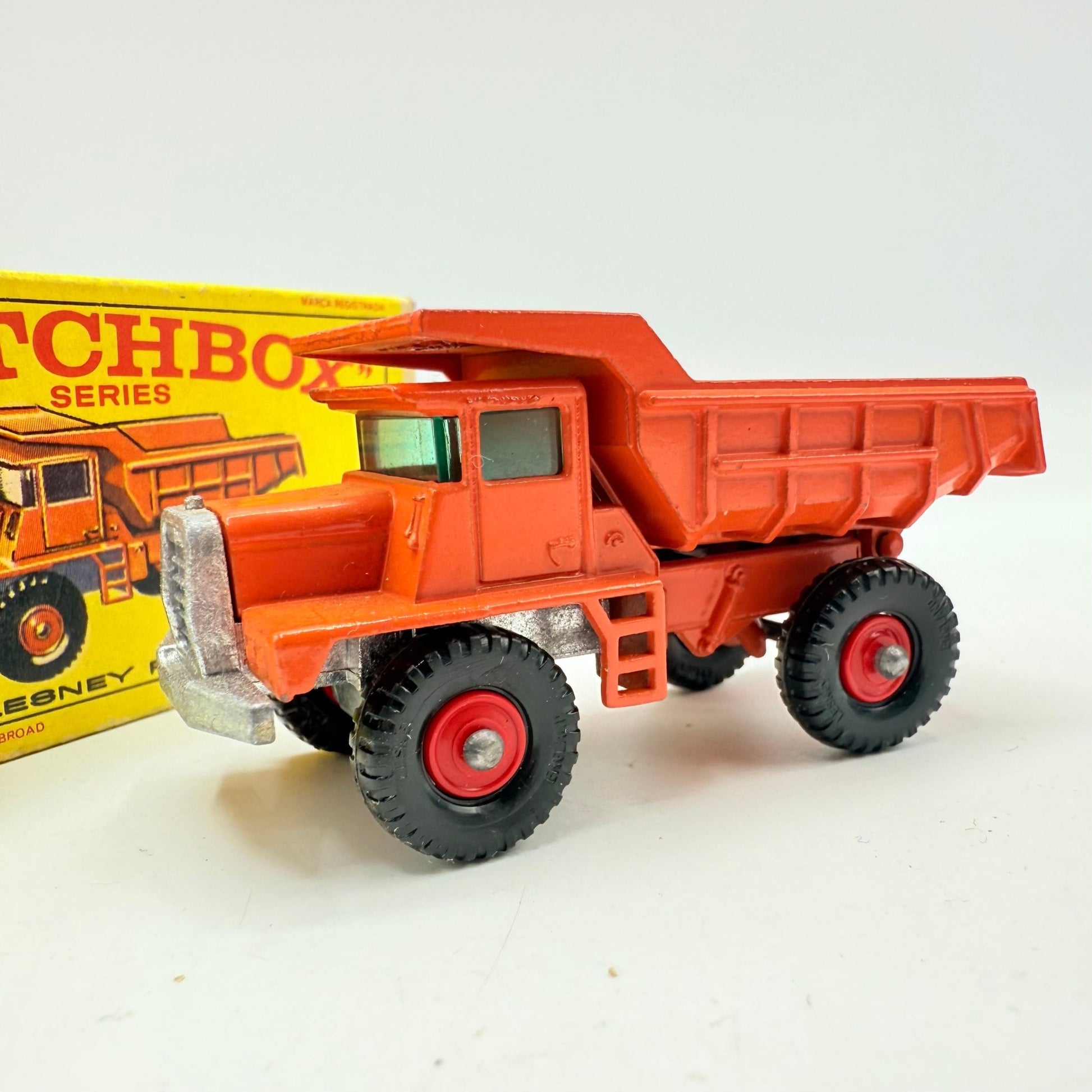 Matchbox Lesney 28d Mack Dump Truck With Red Hubs - Magic Matchbox