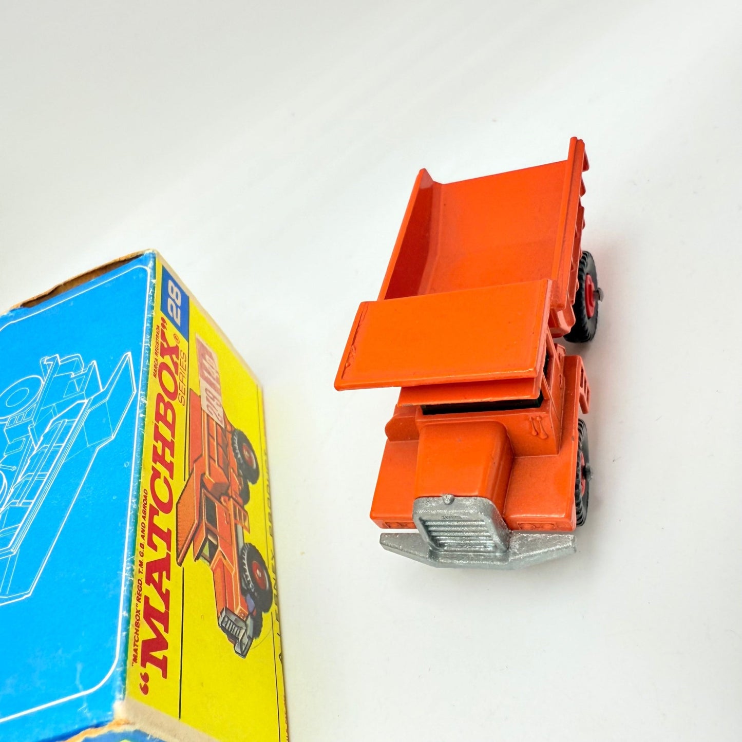 Matchbox Lesney 28d Mack Dump Truck With Red Hubs F Box - Magic Matchbox