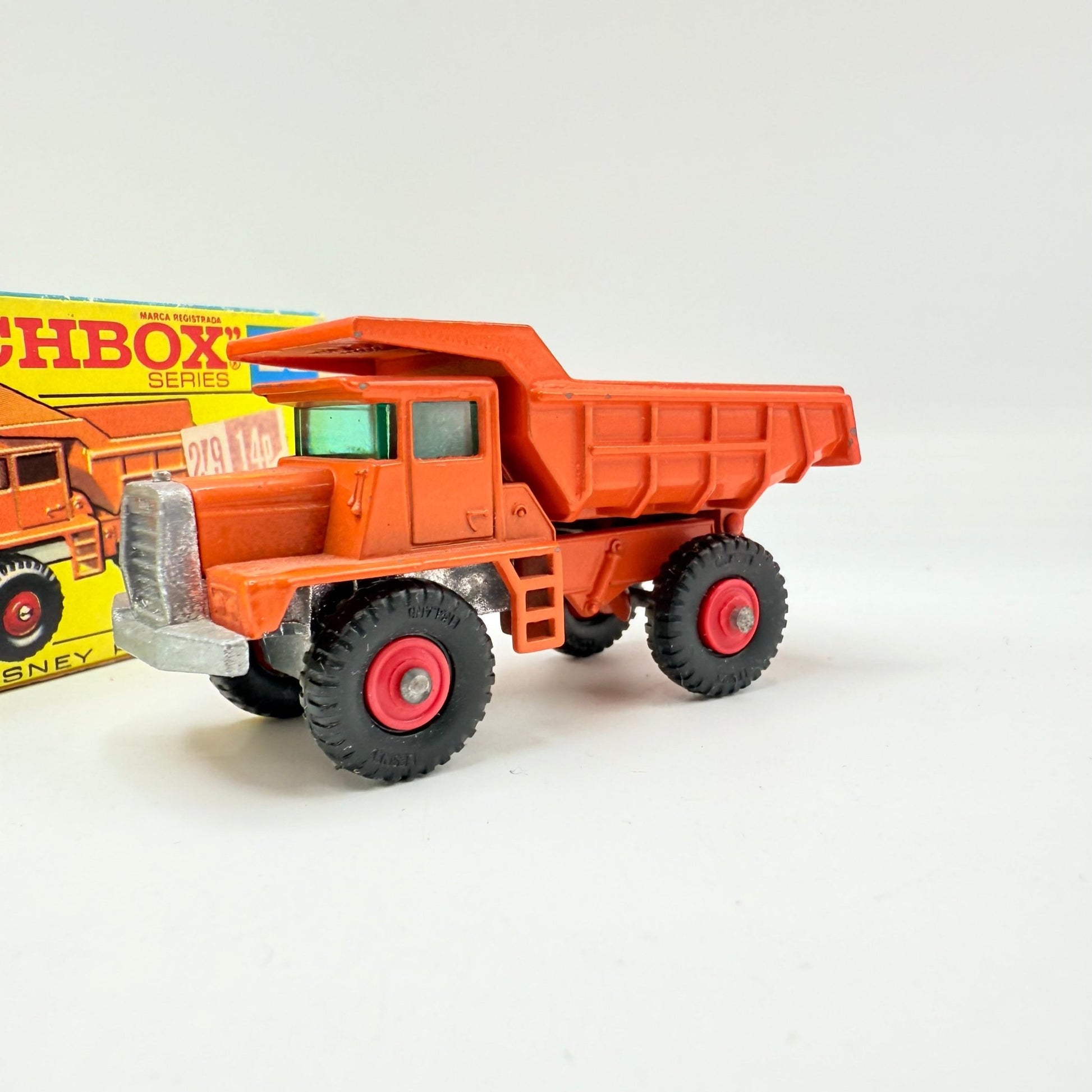 Matchbox Lesney 28d Mack Dump Truck With Red Hubs F Box - Magic Matchbox