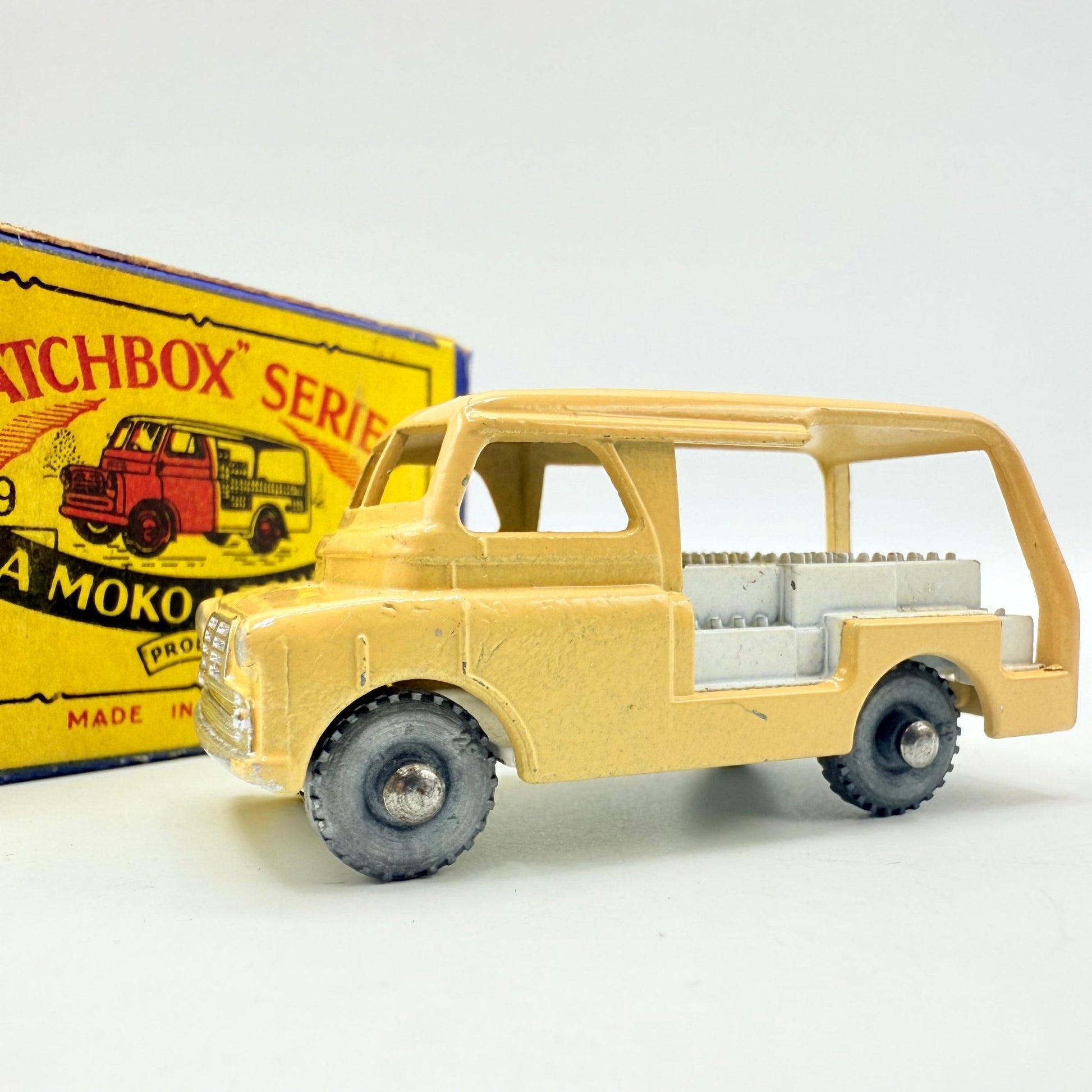 Matchbox Lesney 29a Bedford Milk Float Van MW - Magic Matchbox