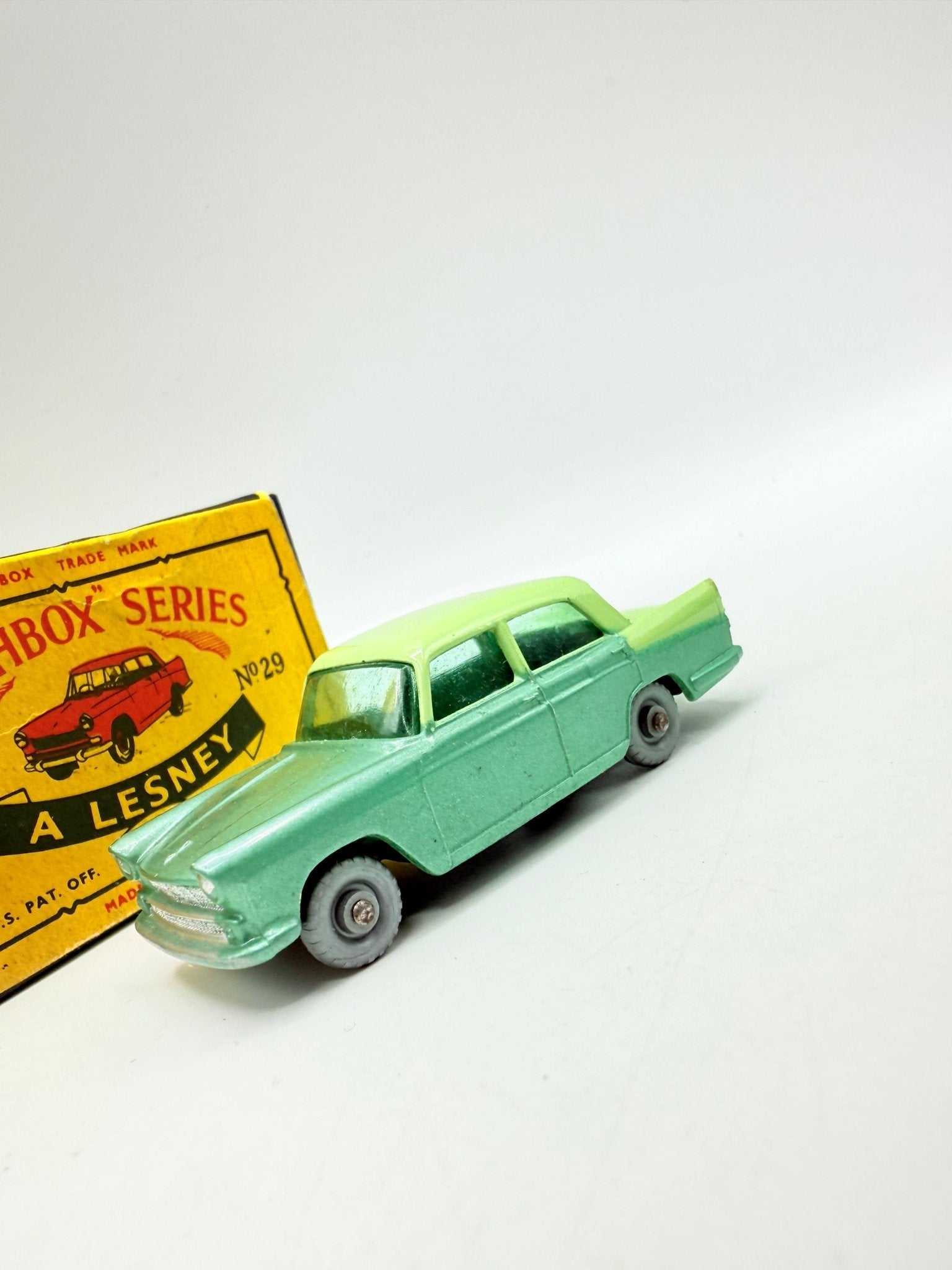 Matchbox Lesney 29b Austin A55 Cambridge SPW C - Type Box - Magic Matchbox