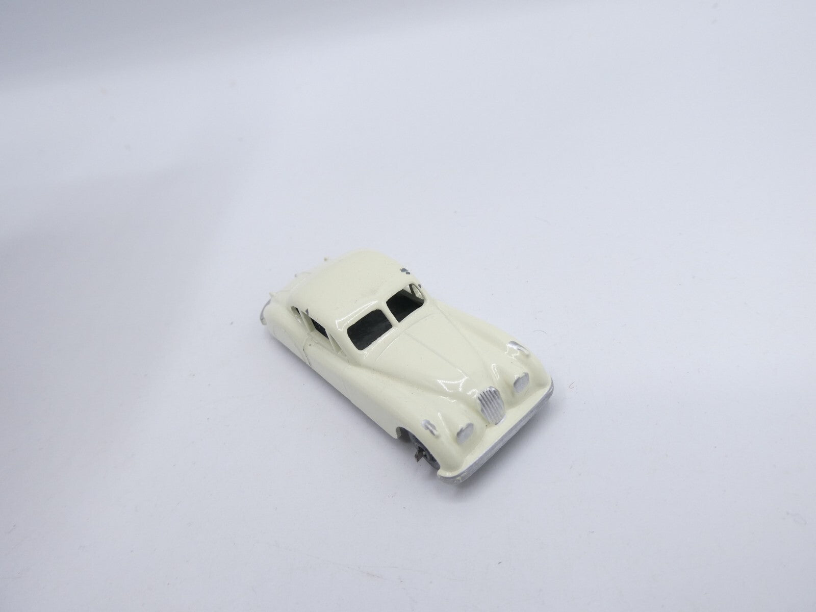 Matchbox Lesney 32a Jaguar XK140 Off white MW - Magic Matchbox