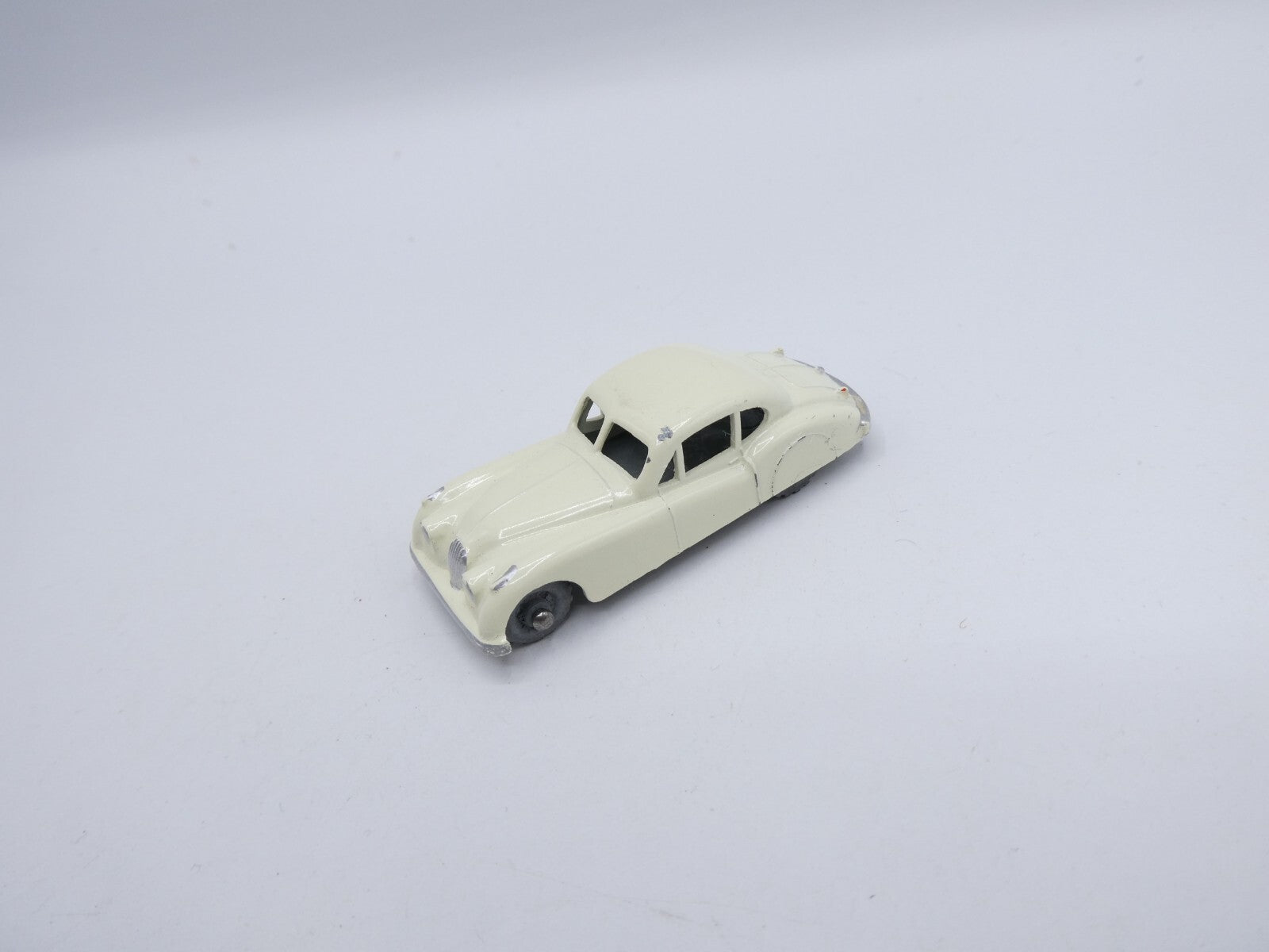 Matchbox Lesney 32a Jaguar XK140 Off white MW - Magic Matchbox