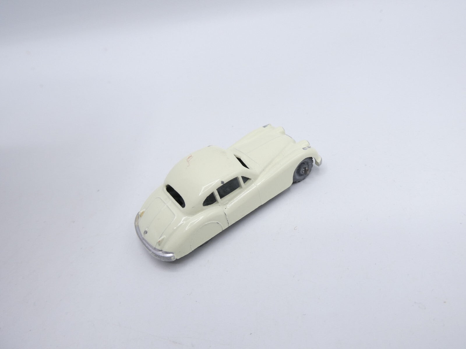 Matchbox Lesney 32a Jaguar XK140 Off white MW - Magic Matchbox