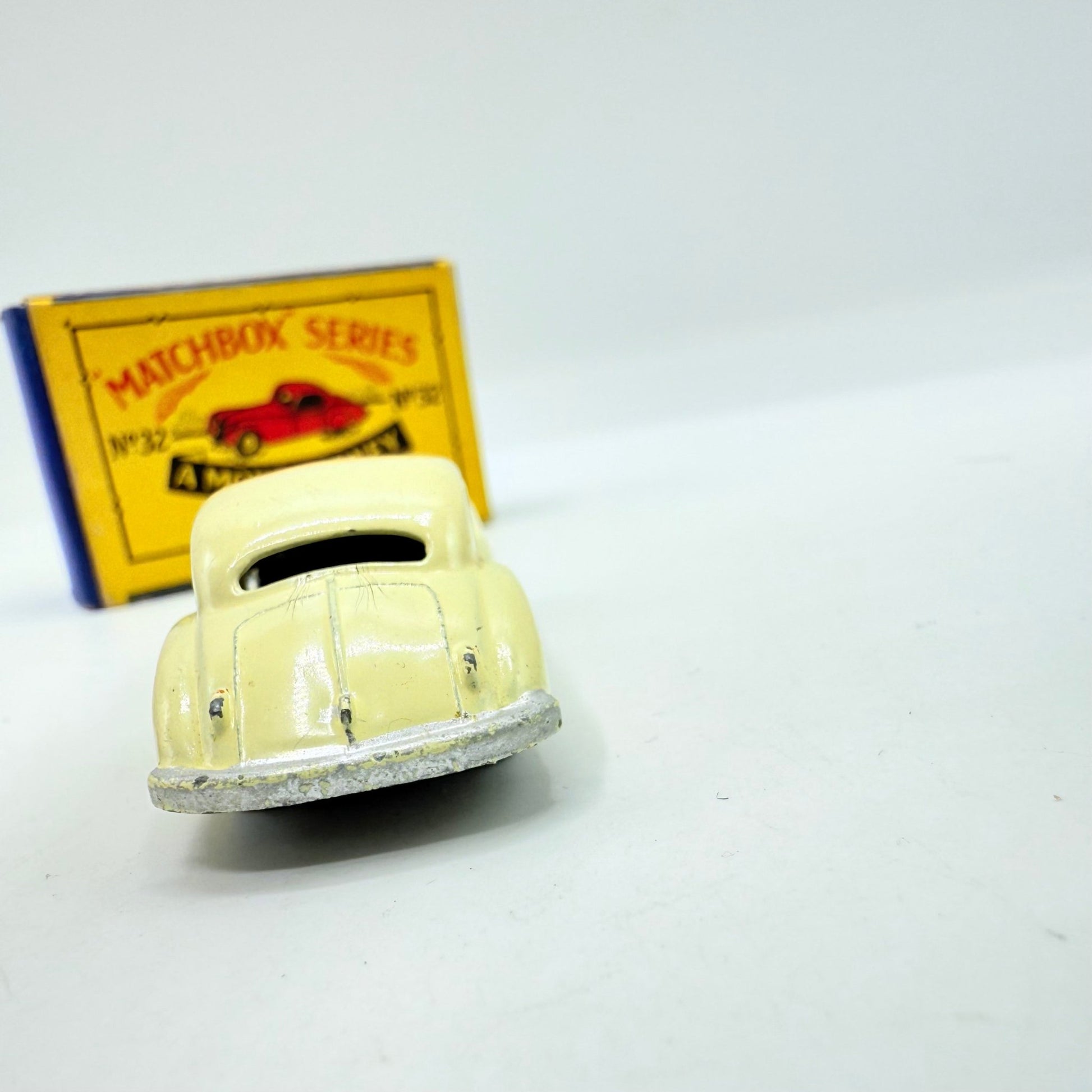Matchbox Lesney 32a Jaguar XK140 white MW - Magic Matchbox