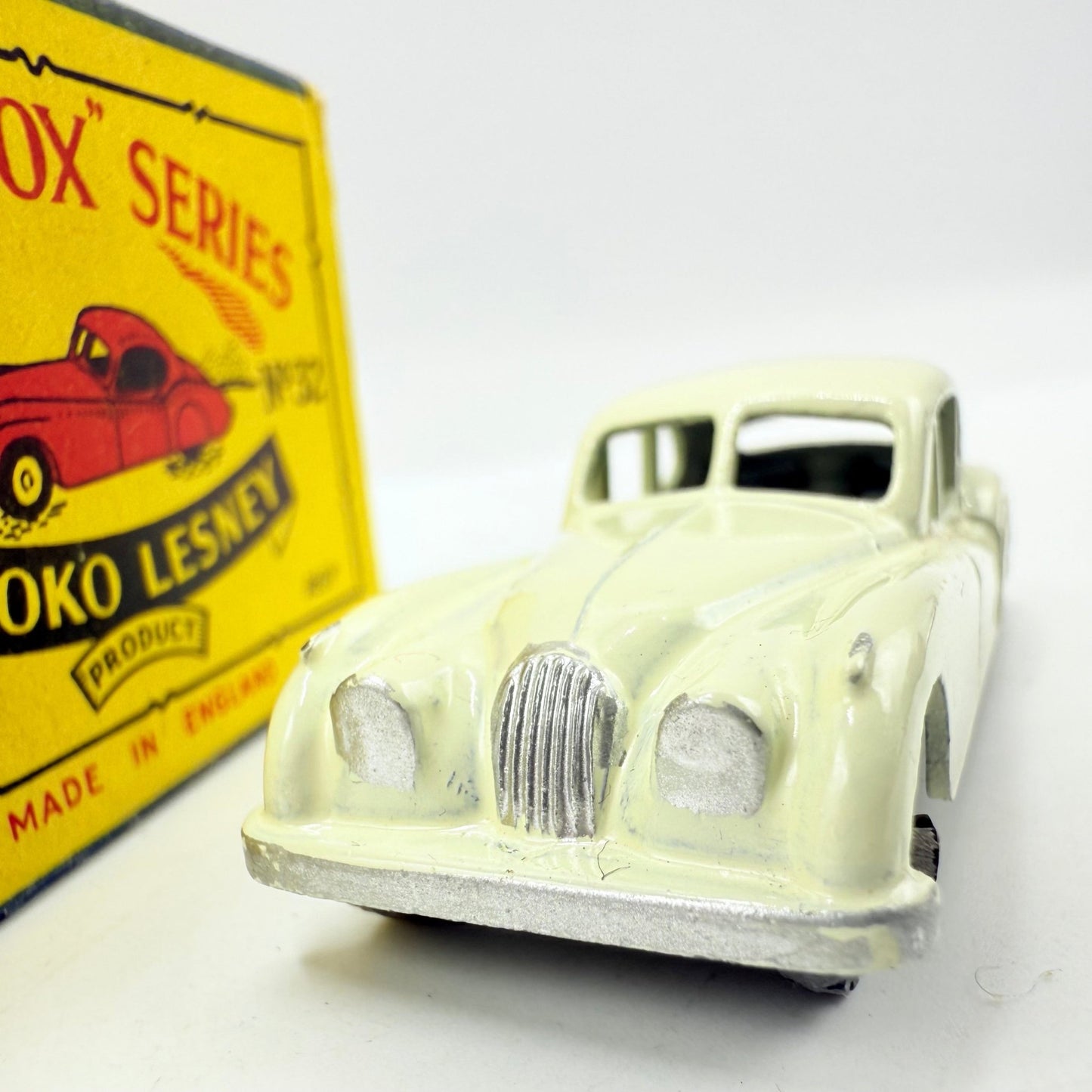 Matchbox Lesney 32a Jaguar XK140 white MW - Magic Matchbox