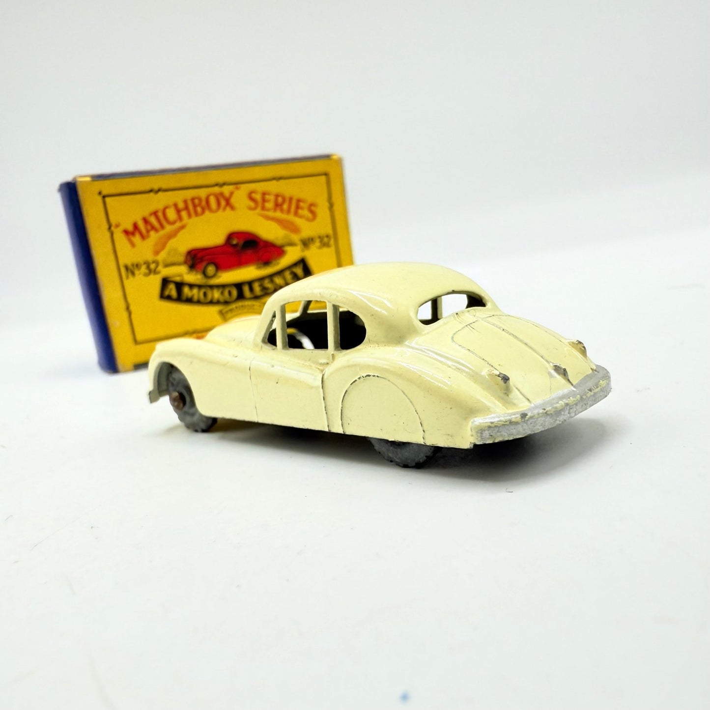 Matchbox Lesney 32a Jaguar XK140 white MW - Magic Matchbox