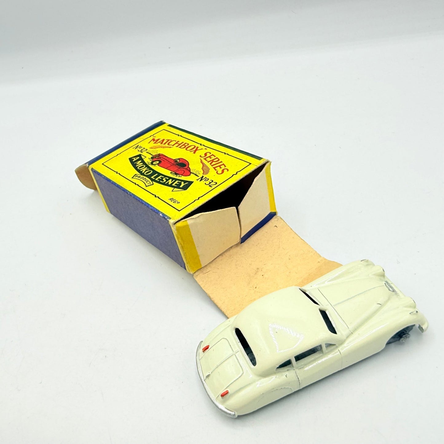 Matchbox Lesney 32a Jaguar XK140 white MW - Magic Matchbox