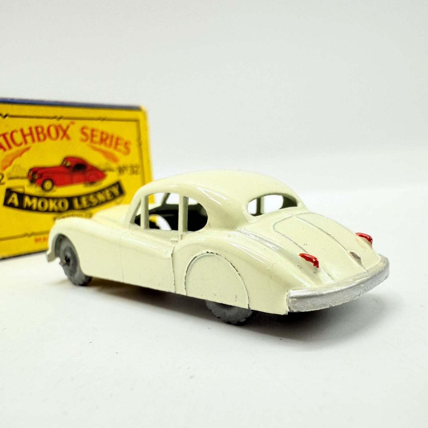 Matchbox Lesney 32a Jaguar XK140 white MW - Magic Matchbox