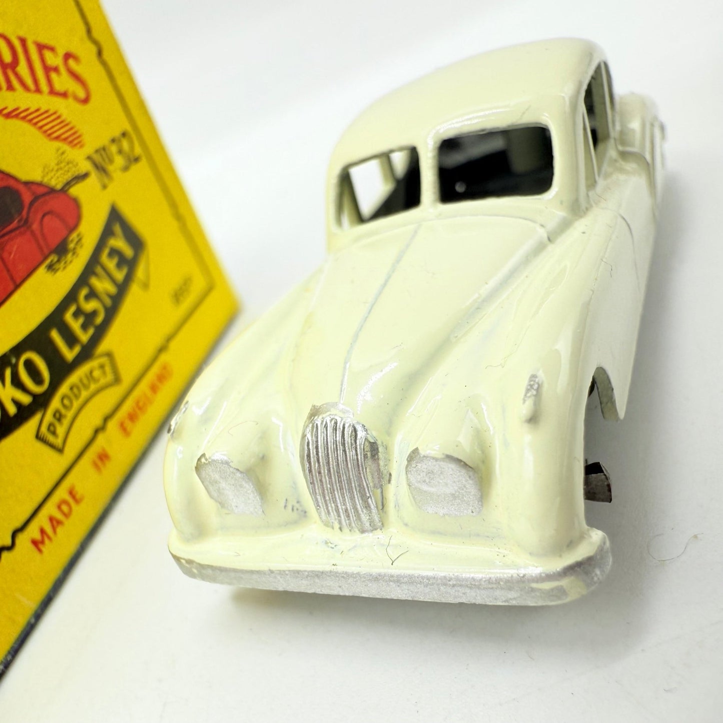 Matchbox Lesney 32a Jaguar XK140 white MW - Magic Matchbox