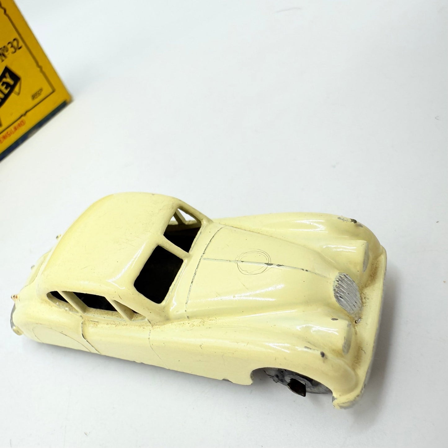 Matchbox Lesney 32a Jaguar XK140 white MW - Magic Matchbox