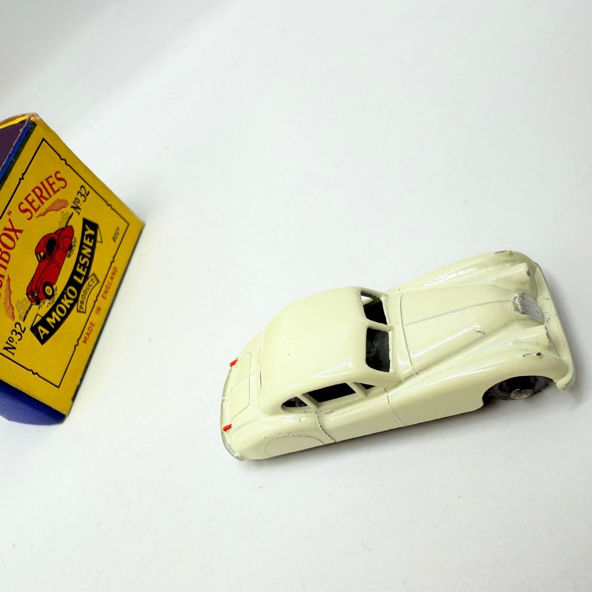 Matchbox Lesney 32a Jaguar XK140 white MW - Magic Matchbox
