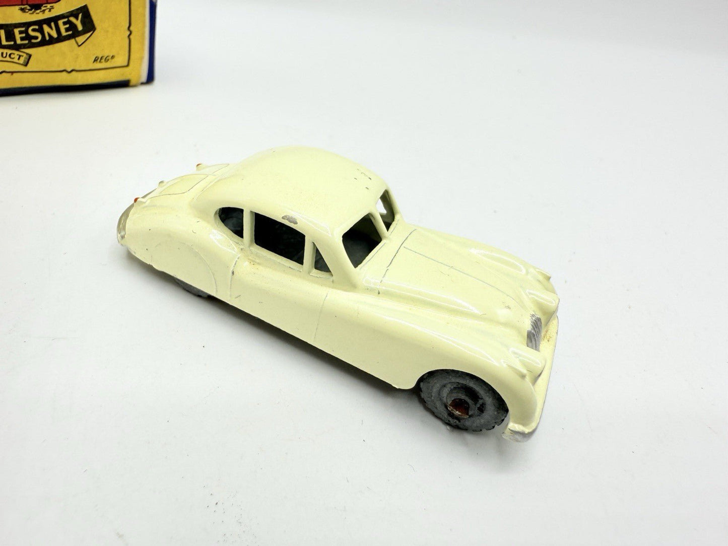 Matchbox Lesney 32a Jaguar XK140 white MW - Magic Matchbox