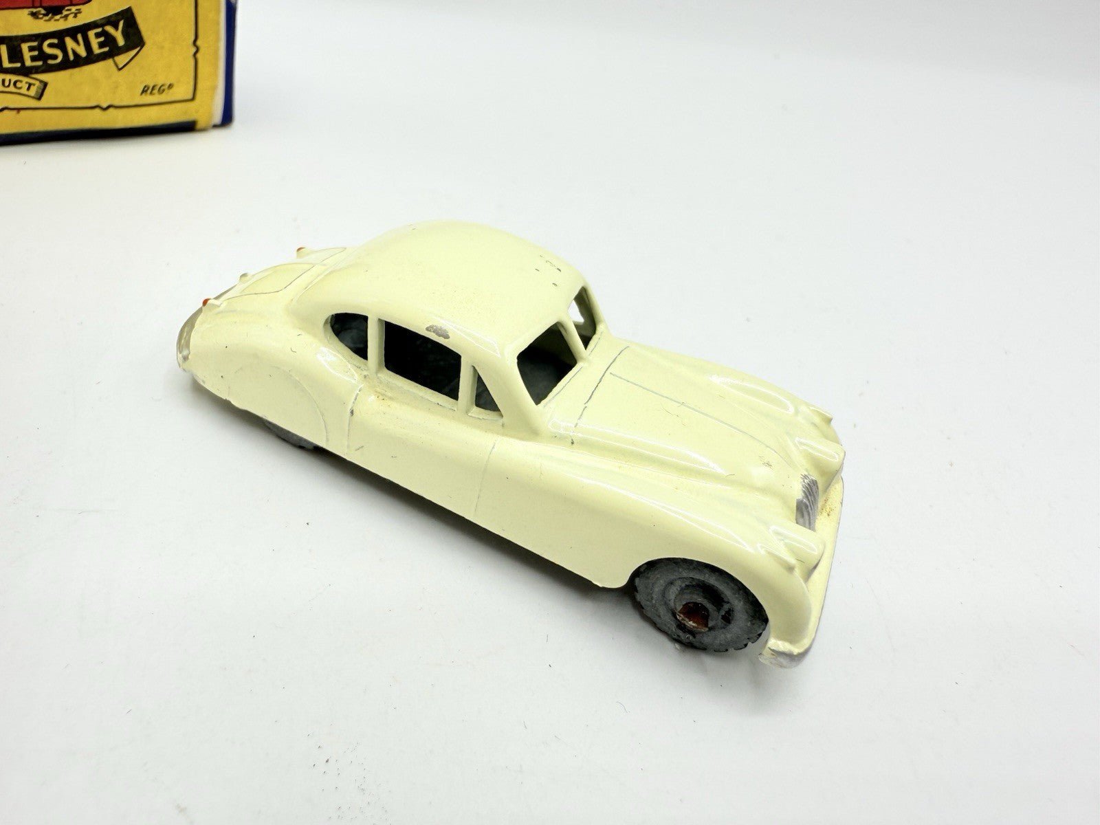 Matchbox Lesney 32a Jaguar XK140 white MW - Magic Matchbox