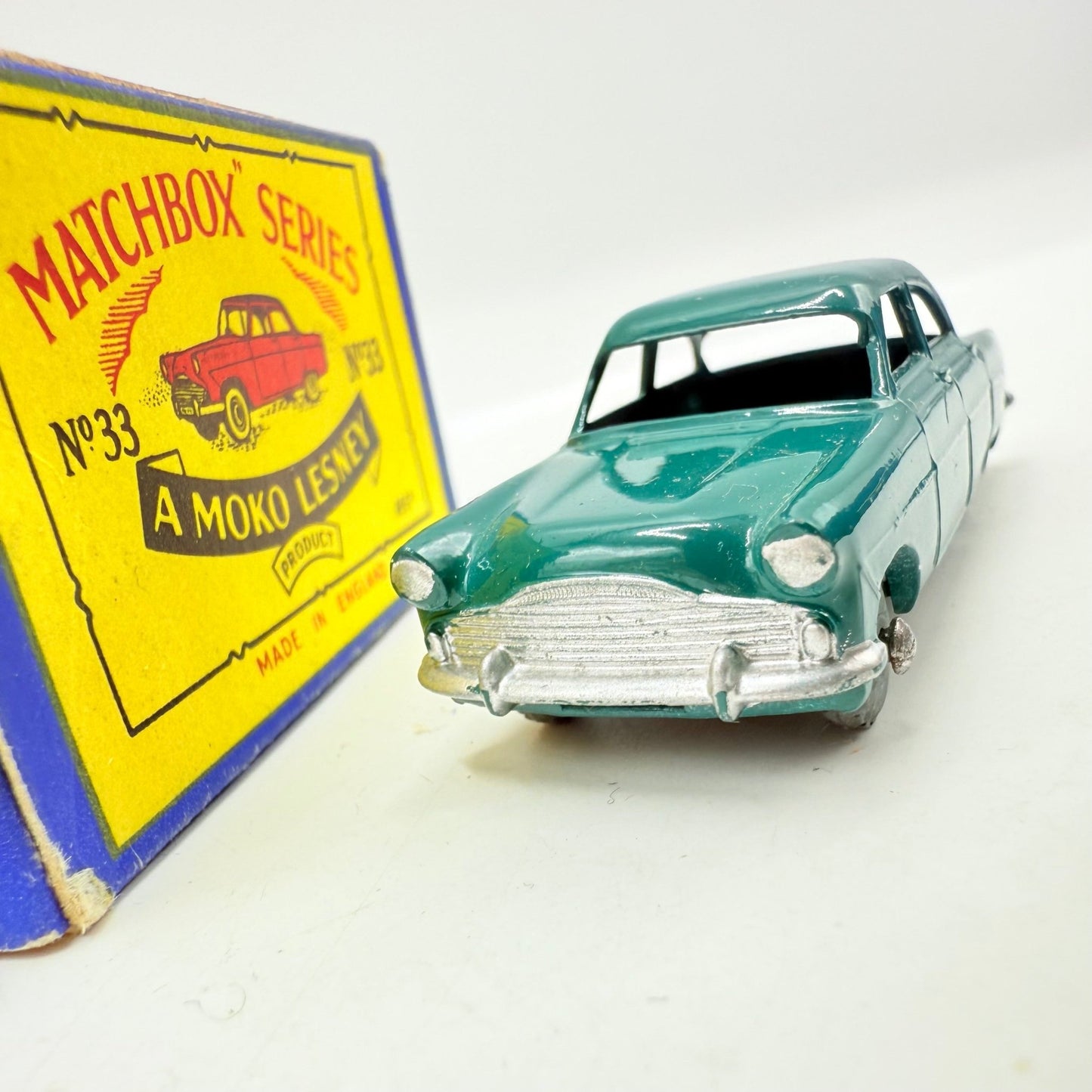 Matchbox Lesney 33a Ford Zodiac Dark Green MW - Magic Matchbox