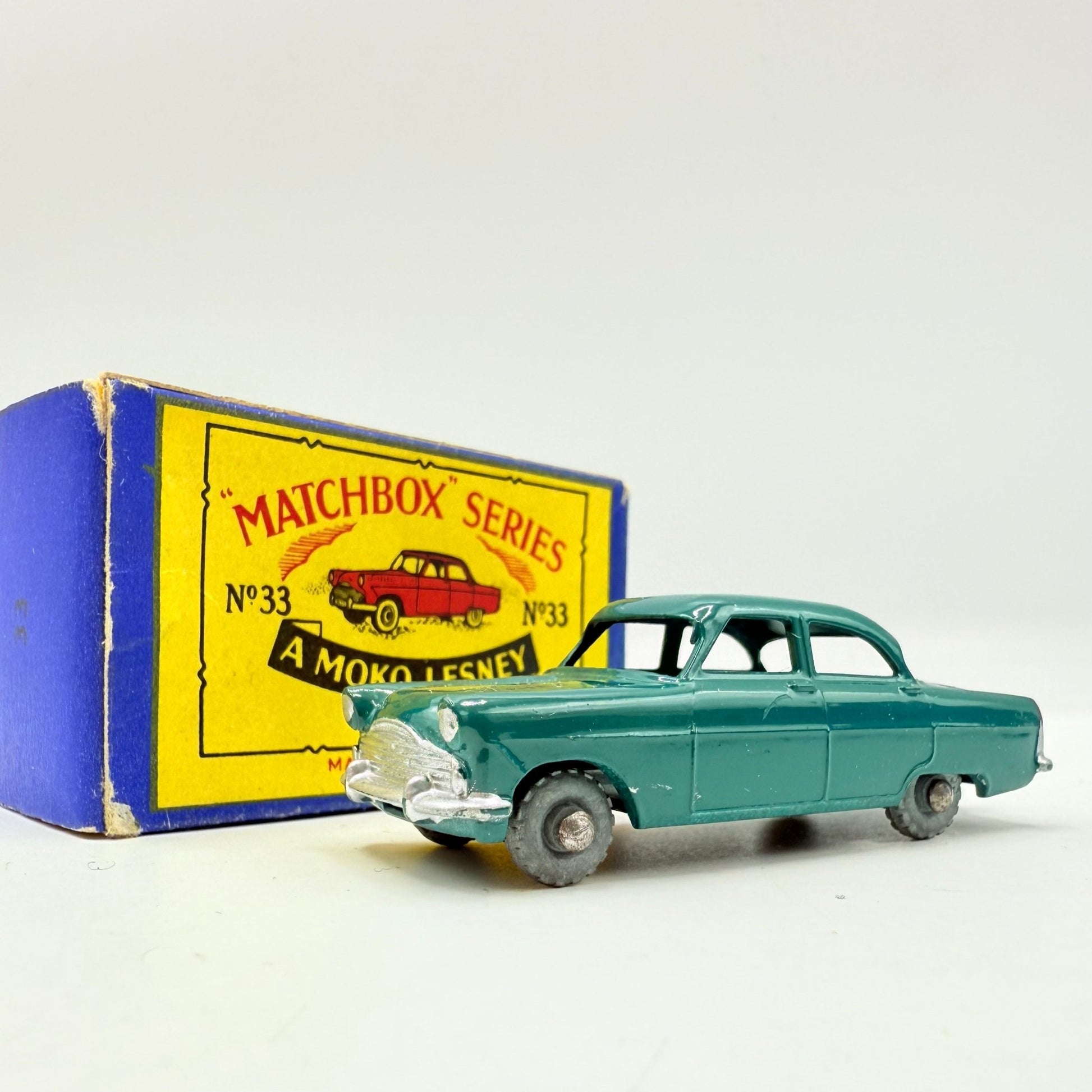 Matchbox Lesney 33a Ford Zodiac Dark Green MW - Magic Matchbox