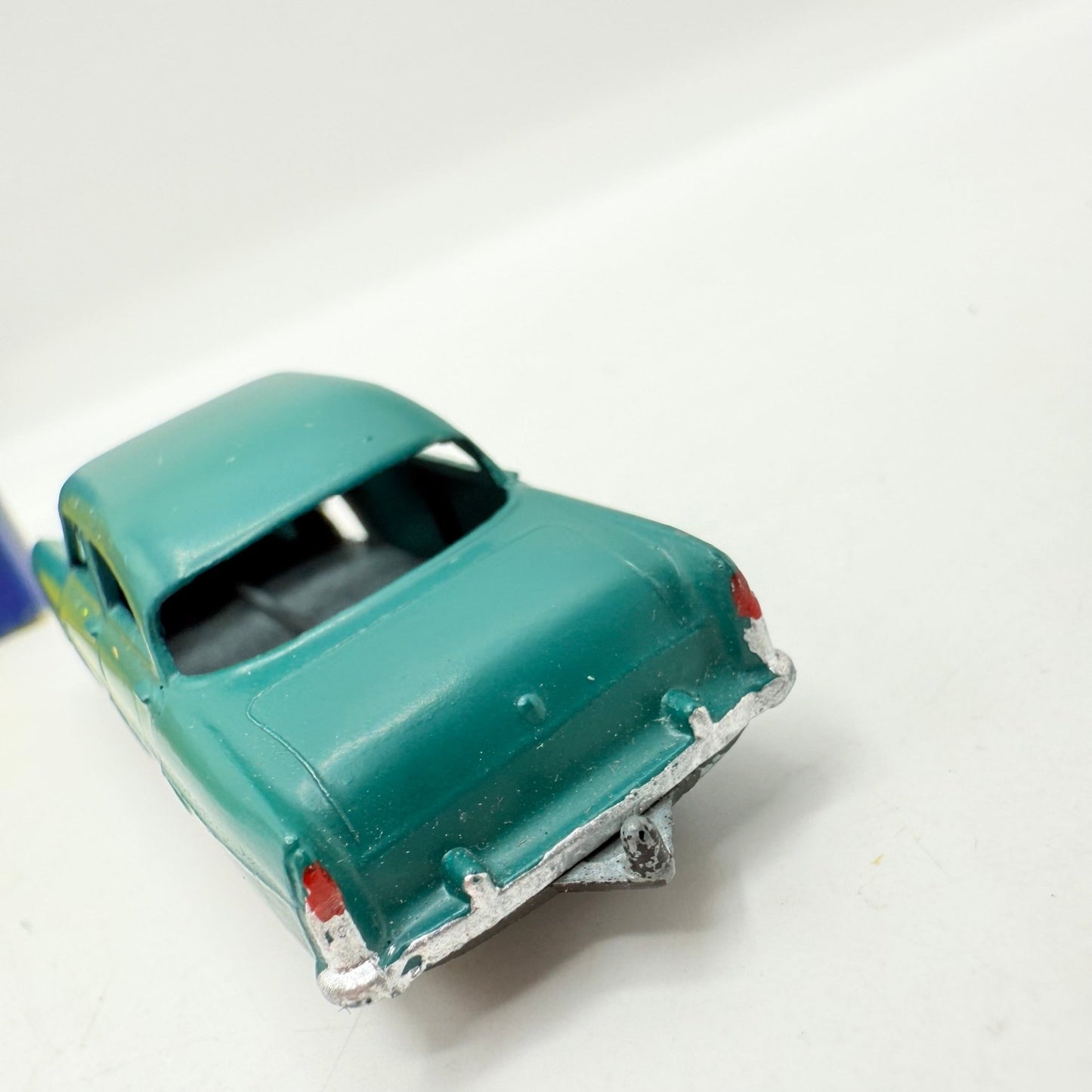 Matchbox Lesney 33a Ford Zodiac MATT PAINT Dark Green MW - Magic Matchbox