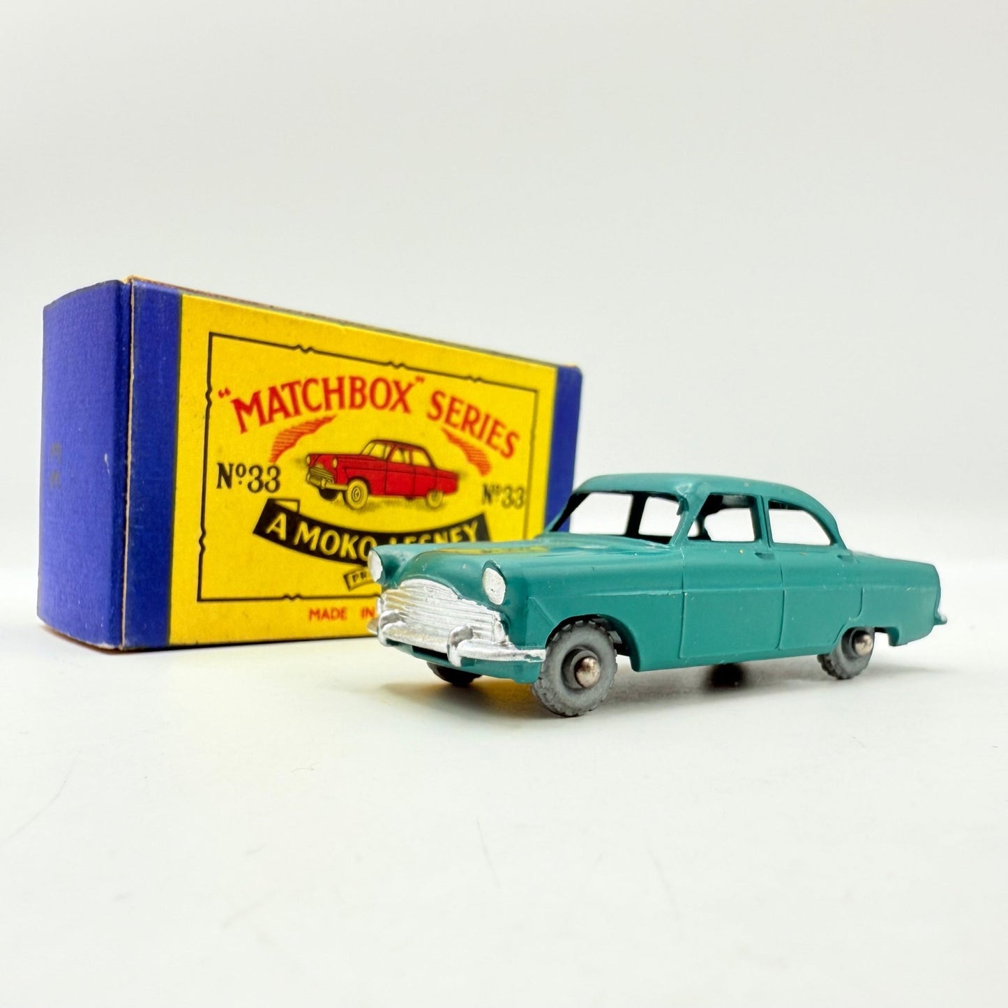 Matchbox Lesney 33a Ford Zodiac MATT PAINT Dark Green MW - Magic Matchbox