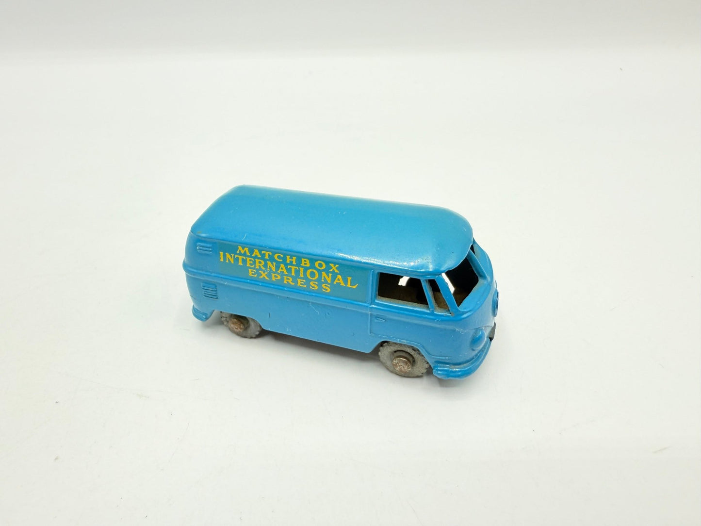 Matchbox Lesney 34a Volkswagen Split Screen Microvan with No silver trim - Magic Matchbox