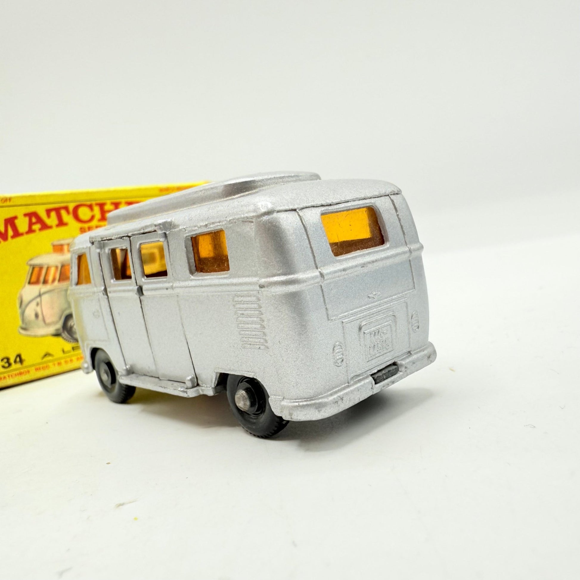 Matchbox Lesney 34c Volkswagen VW Camper with low roof - Magic Matchbox
