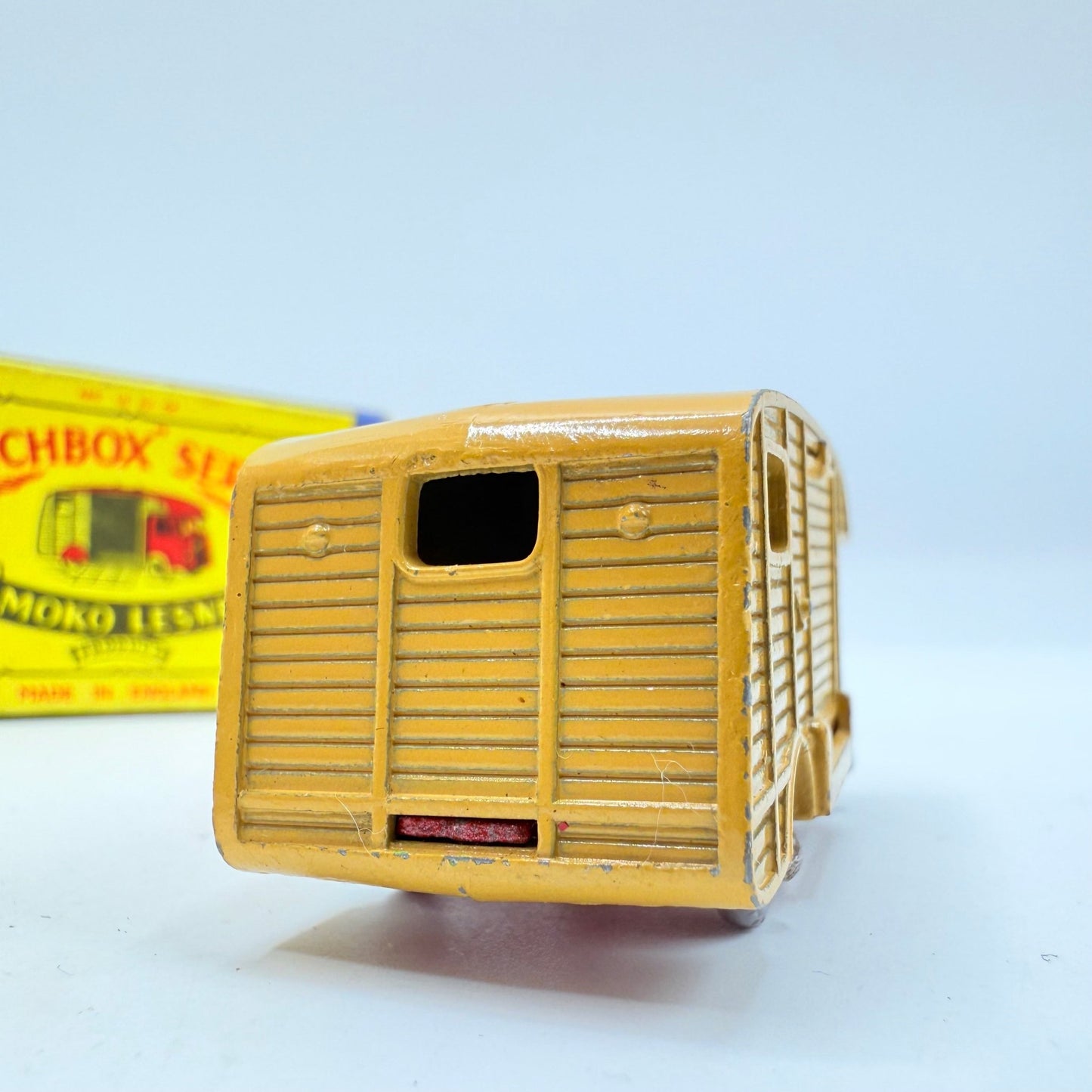 Matchbox Lesney 35a ERF Horsebox GPW - Magic Matchbox