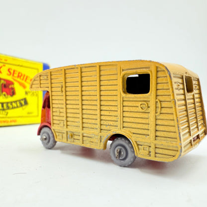 Matchbox Lesney 35a ERF Horsebox GPW - Magic Matchbox