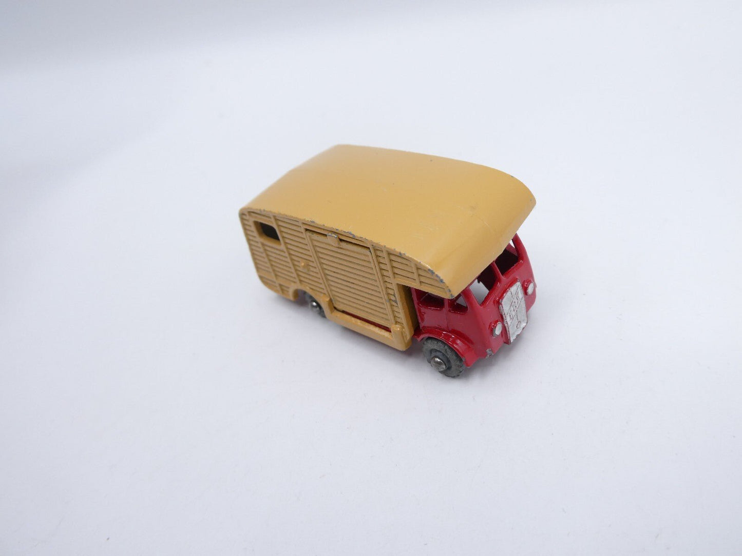 Matchbox Lesney 35a ERF Horsebox MW - Magic Matchbox