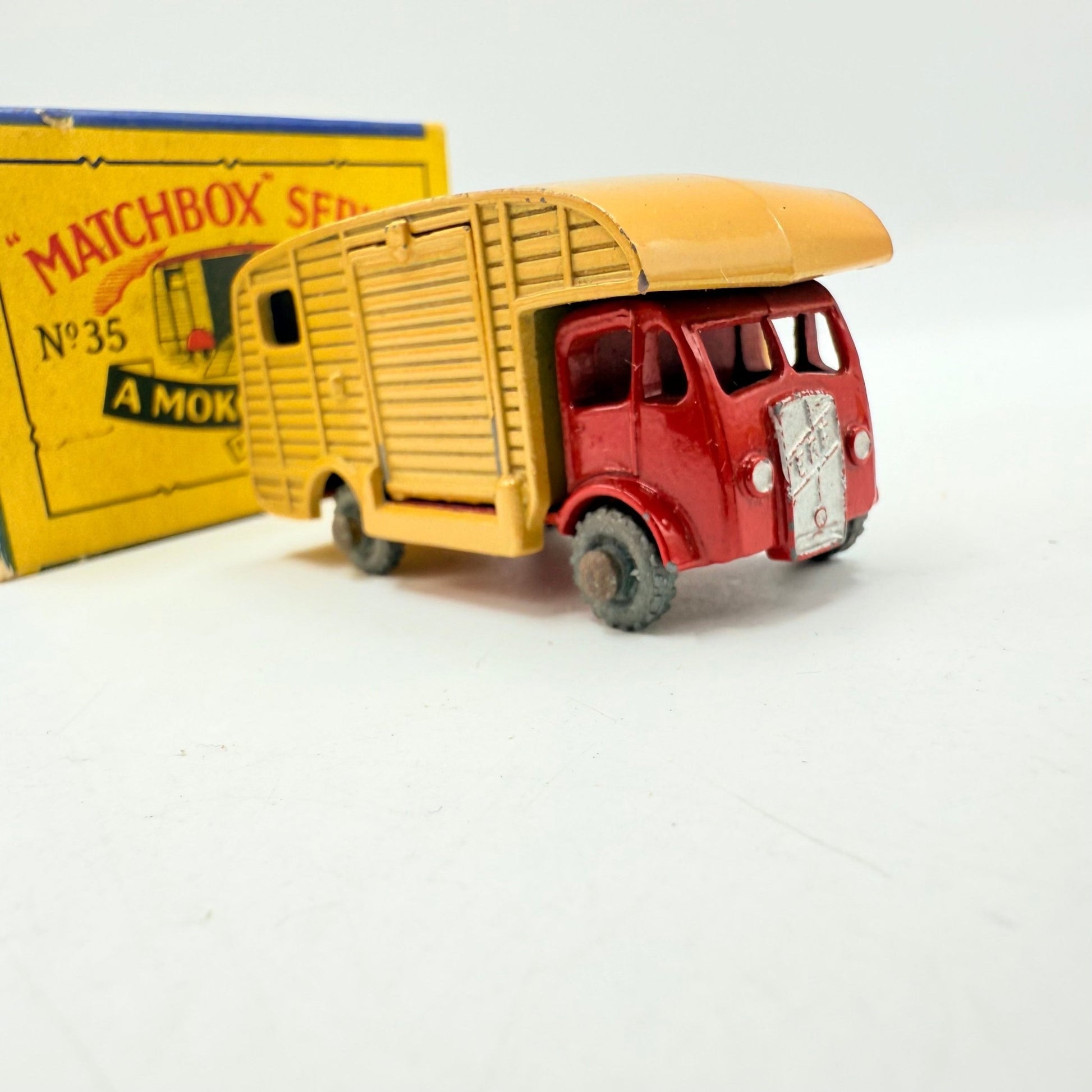 Matchbox Lesney 35a ERF Horsebox MW - Magic Matchbox