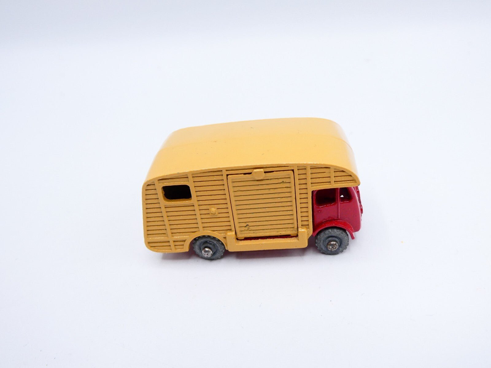 Matchbox Lesney 35a ERF Horsebox MW - Magic Matchbox