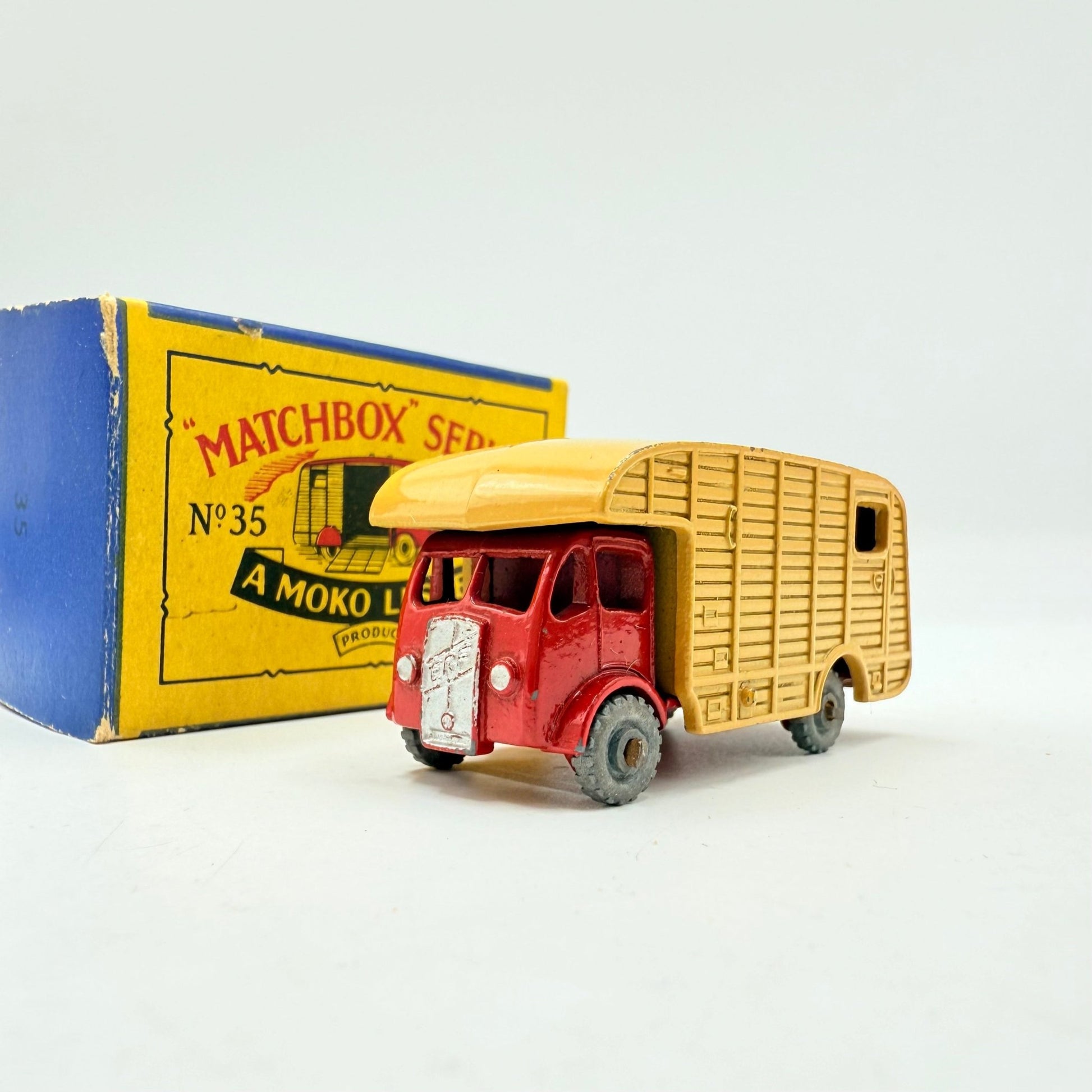 Matchbox Lesney 35a ERF Horsebox MW - Magic Matchbox
