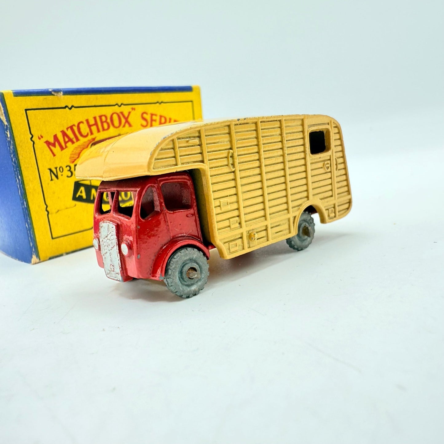 Matchbox Lesney 35a ERF Horsebox MW - Magic Matchbox