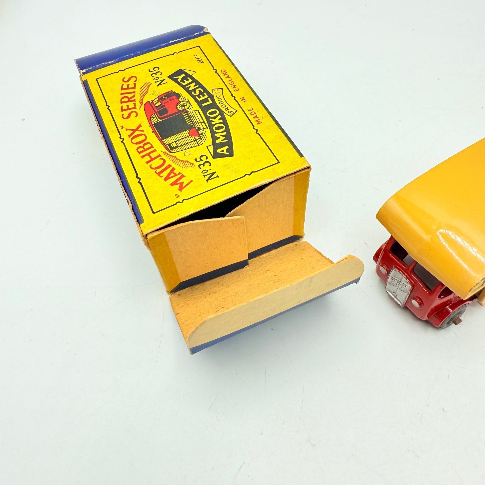 Matchbox Lesney 35a ERF Horsebox MW - Magic Matchbox