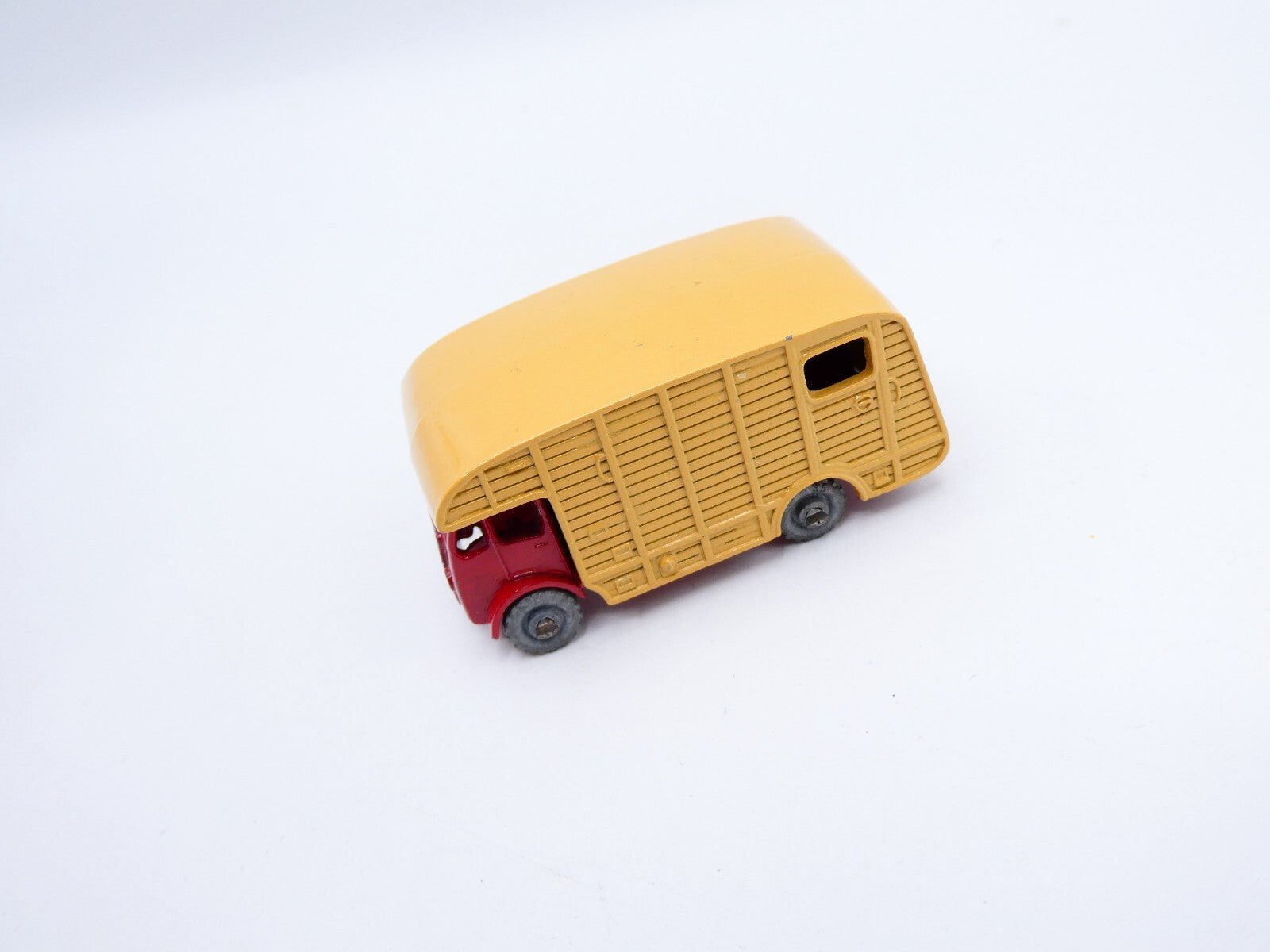 Matchbox Lesney 35a ERF Horsebox MW - Magic Matchbox