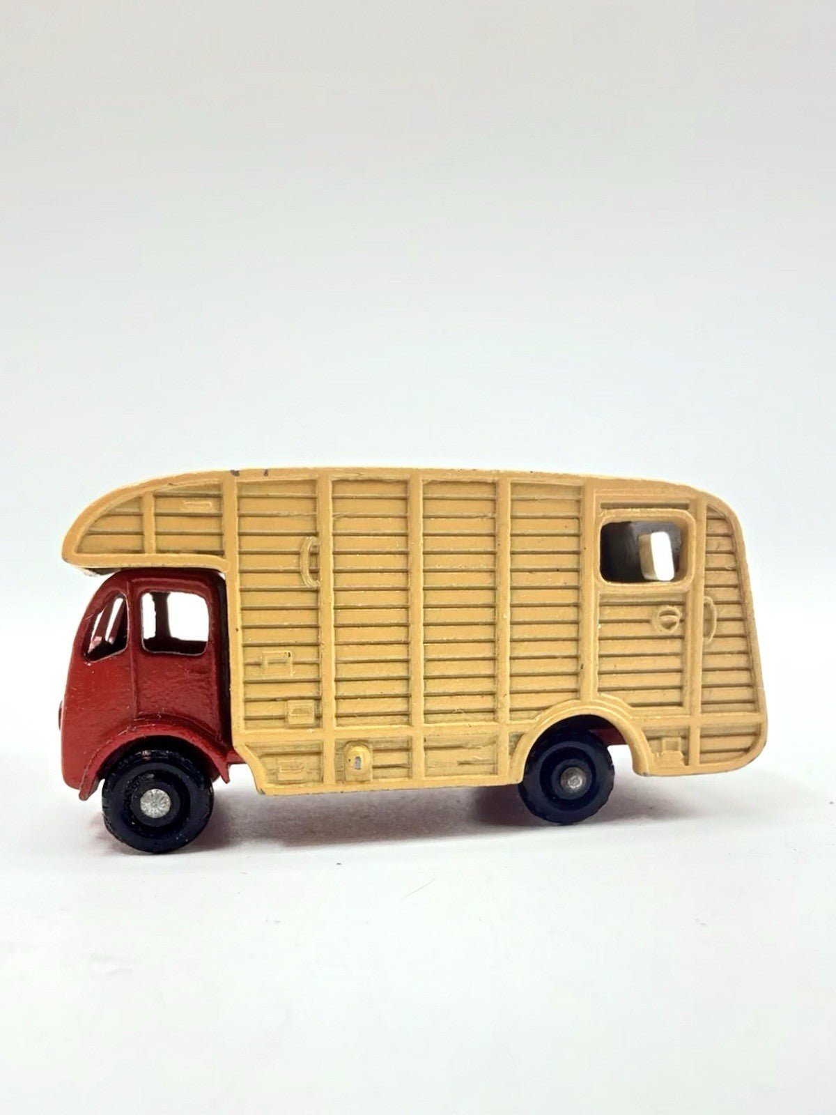Matchbox Lesney 35a ERF Marshall Horse Box BPW - Magic Matchbox