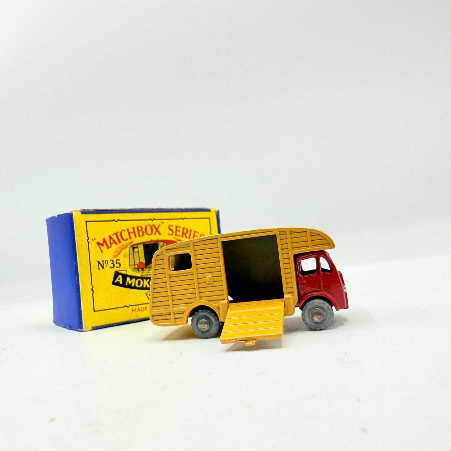 Matchbox Lesney 35a Horse Box MW - Magic Matchbox