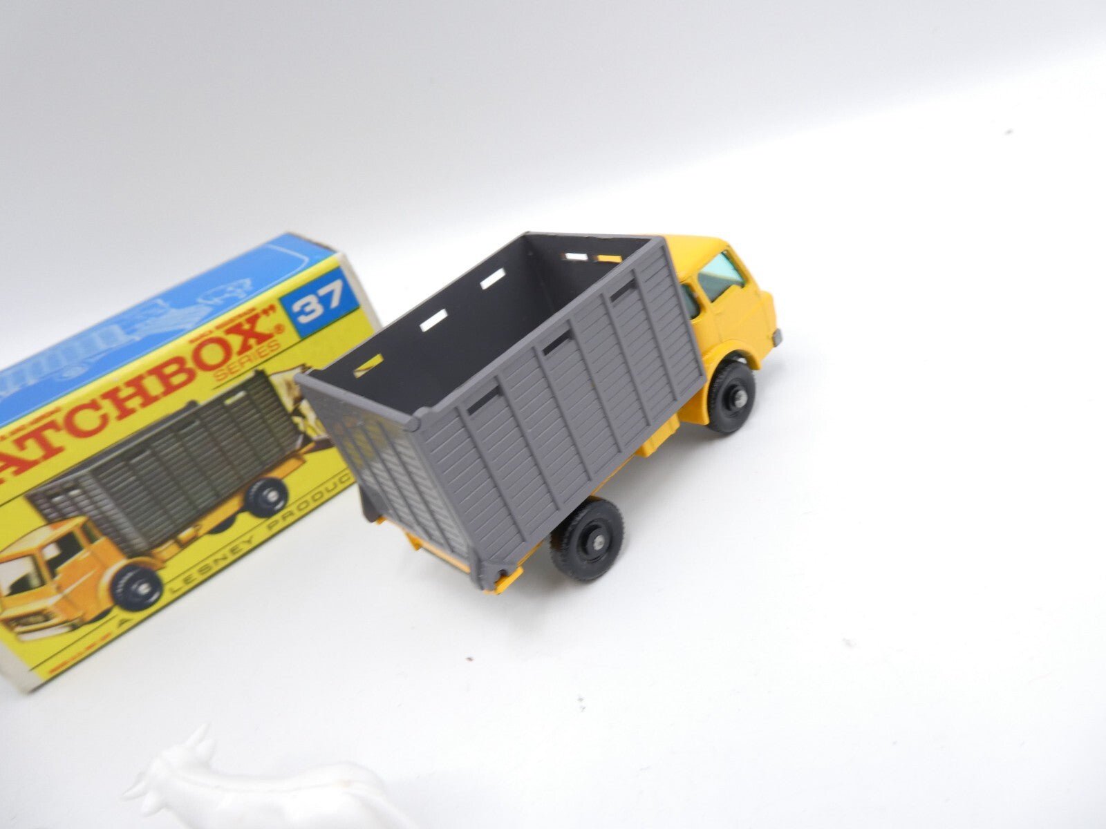 Matchbox Lesney 37c Dodge Cattle Truck - Magic Matchbox